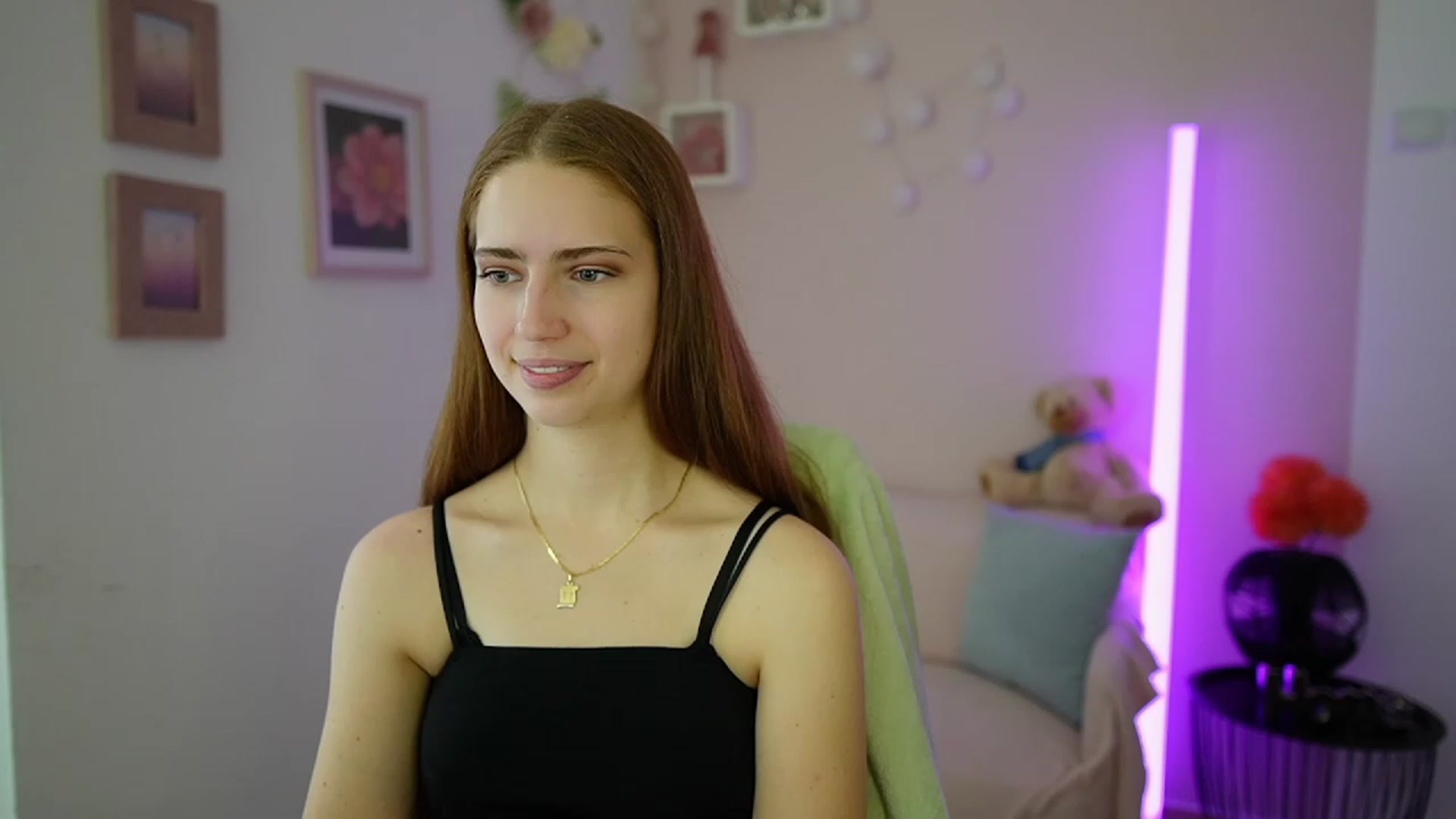 Gallery image thumbnail from Naomi_Woods18's myfreecams stream on, 12/31/2023, 11:04 image 7 of 20