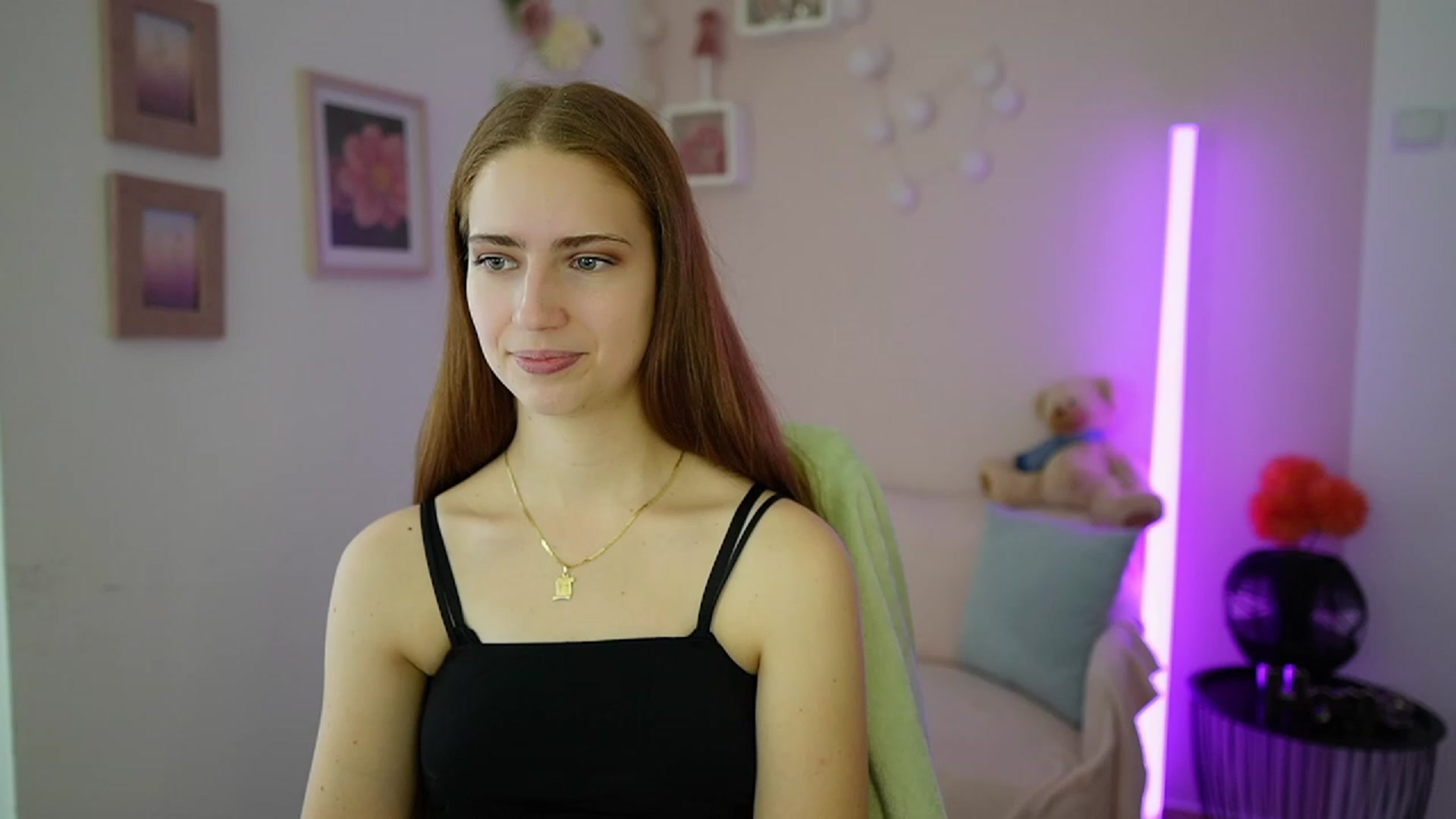 Gallery image thumbnail from Naomi_Woods18's myfreecams stream on, 12/31/2023, 11:04 image 1 of 20