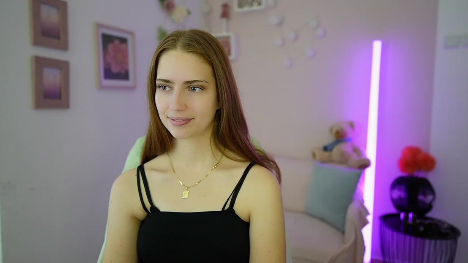 Gallery image thumbnail from Naomi_Woods18's myfreecams stream on, 12/31/2023, 12:24 image 4 of 20