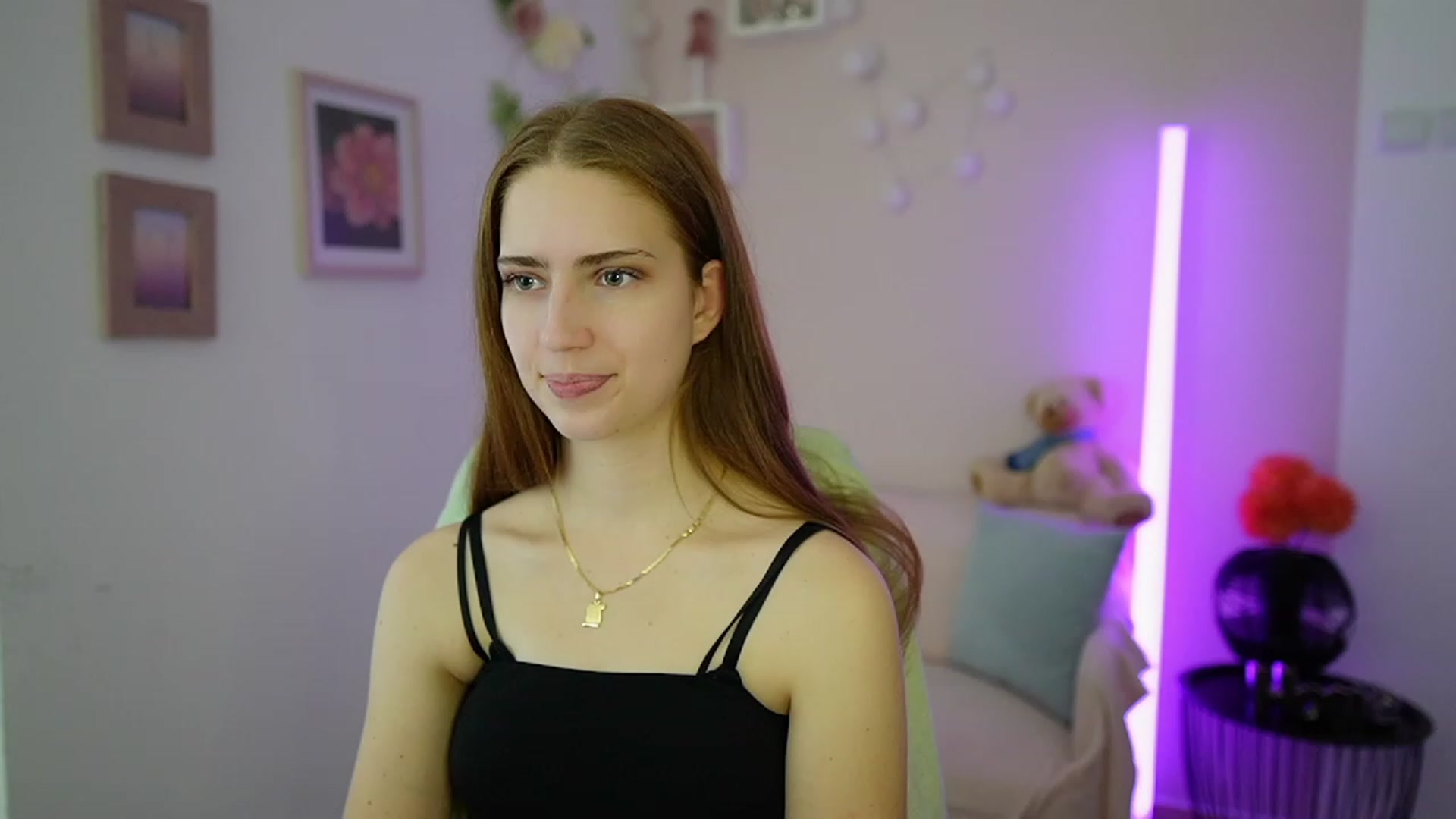 Gallery image thumbnail from Naomi_Woods18's myfreecams stream on, 12/31/2023, 12:24 image 7 of 20