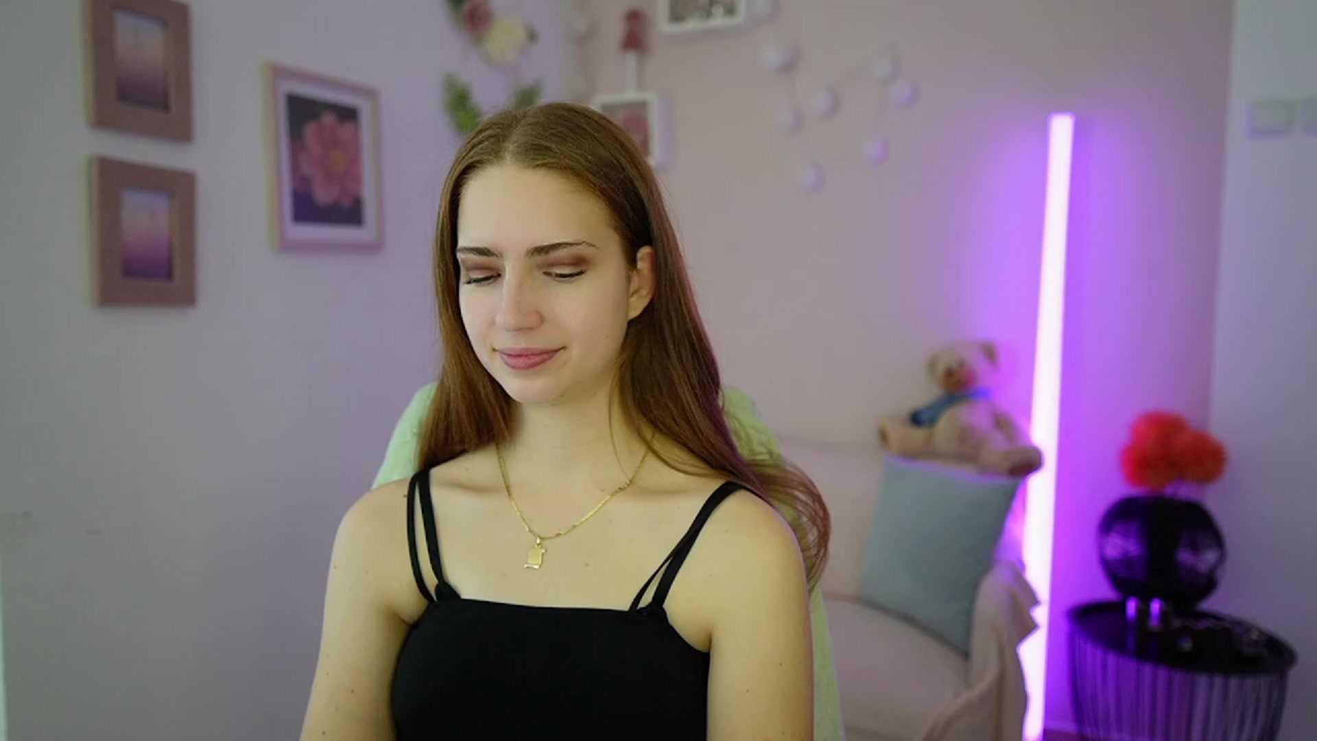 Gallery image thumbnail from Naomi_Woods18's myfreecams stream on, 12/31/2023, 12:24 image 9 of 20