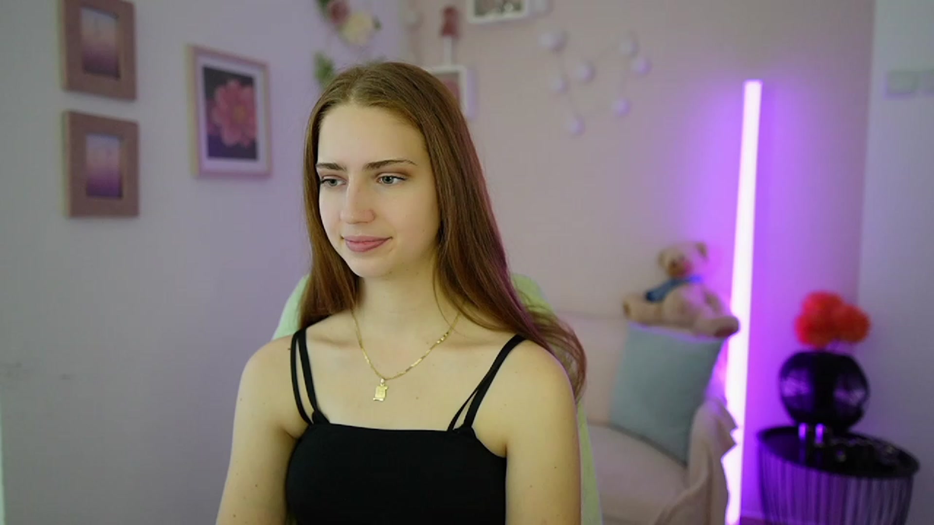 Gallery image thumbnail from Naomi_Woods18's myfreecams stream on, 12/31/2023, 12:24 image 6 of 20