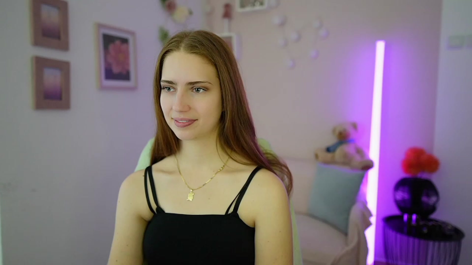 Gallery image thumbnail from Naomi_Woods18's myfreecams stream on, 12/31/2023, 12:24 image 5 of 20