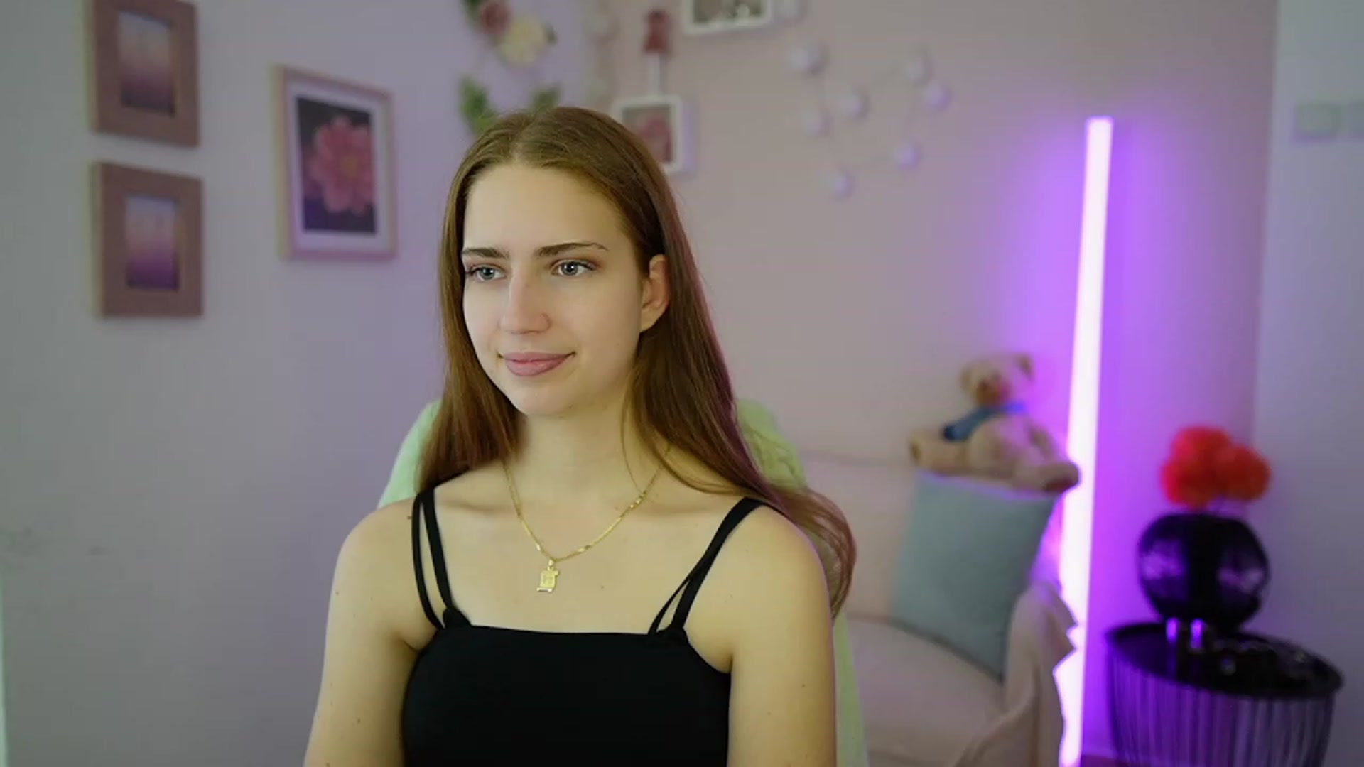 Gallery image thumbnail from Naomi_Woods18's myfreecams stream on, 12/31/2023, 12:24 image 10 of 20