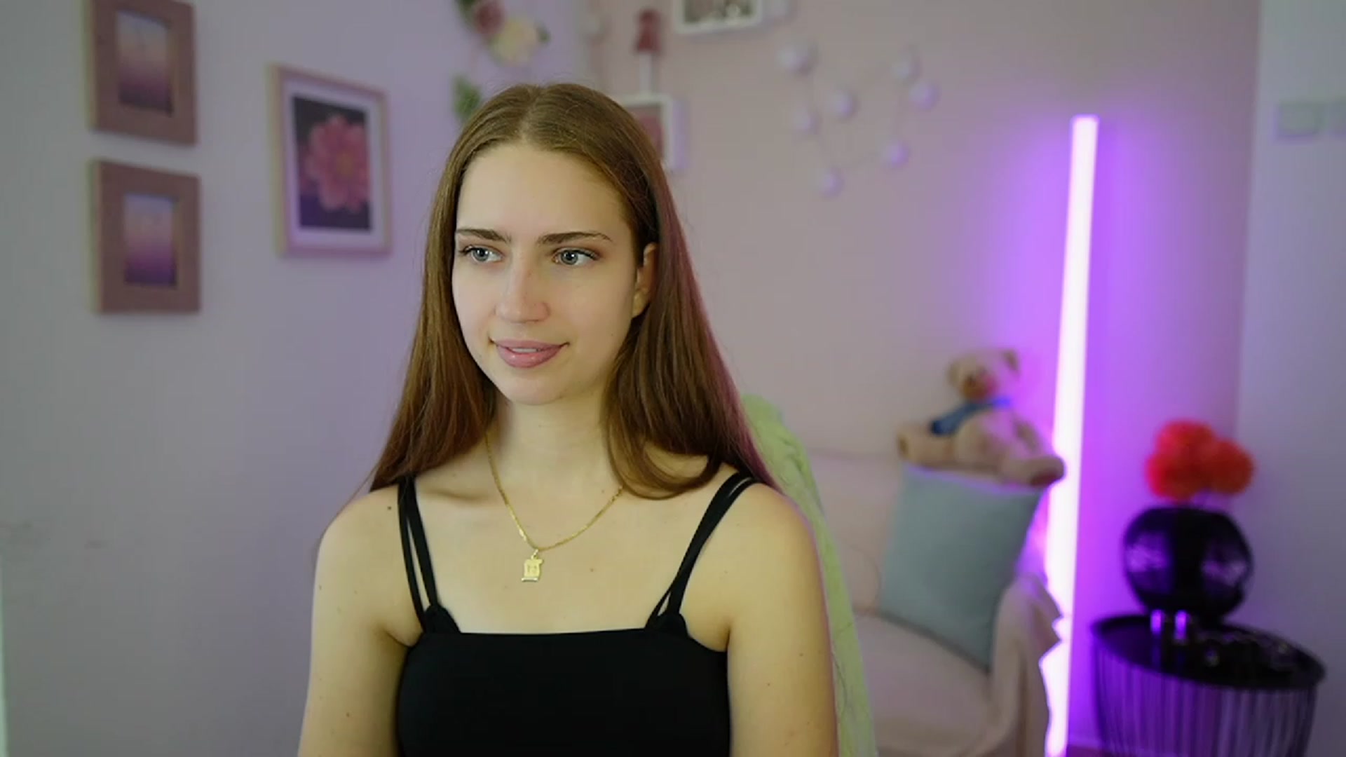 Gallery image thumbnail from Naomi_Woods18's myfreecams stream on, 12/31/2023, 13:20 image 4 of 20