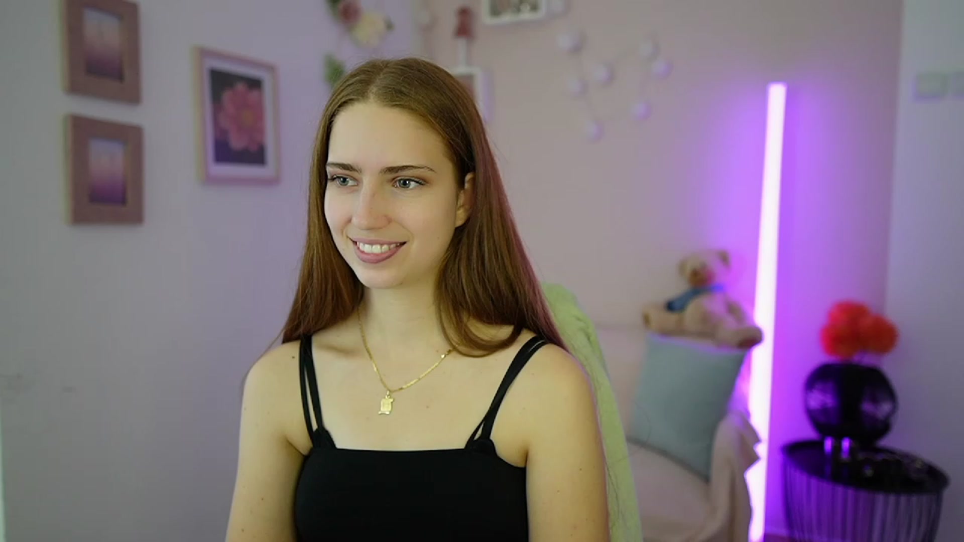 Gallery image thumbnail from Naomi_Woods18's myfreecams stream on, 12/31/2023, 13:20 image 3 of 20