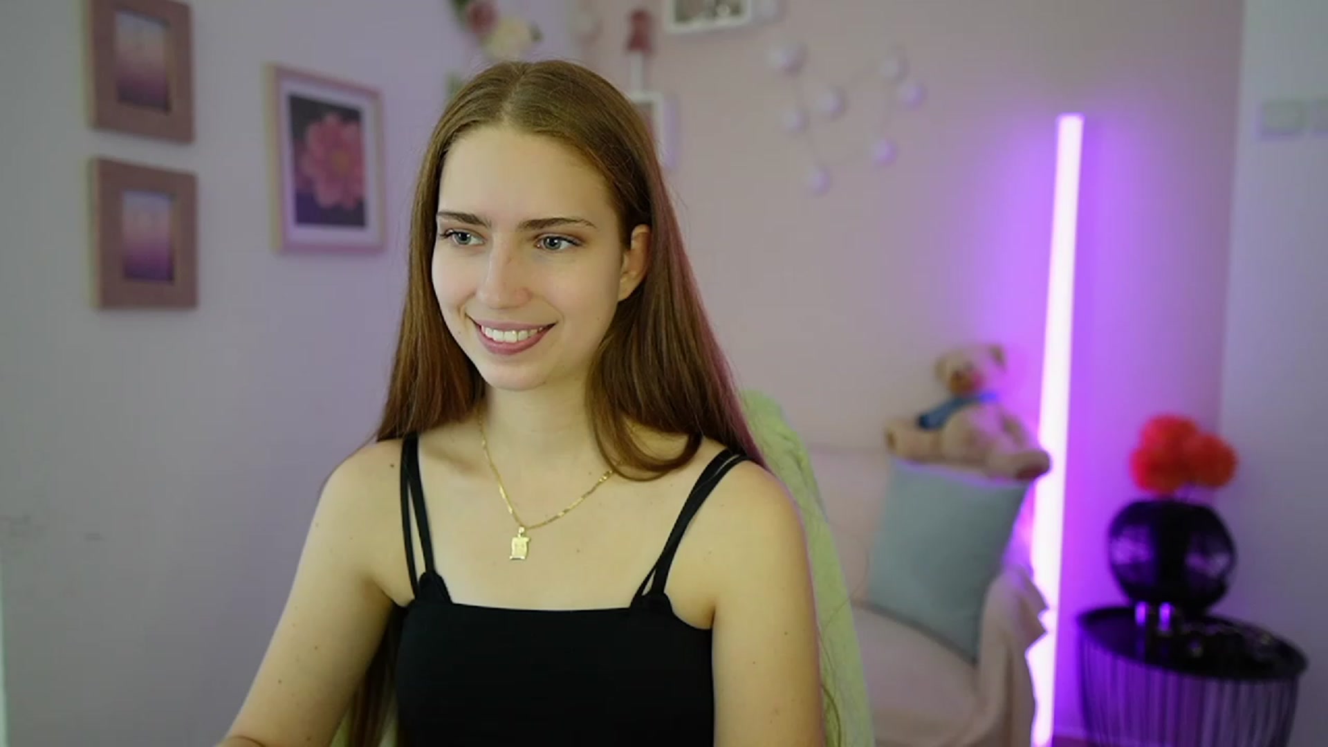 Gallery image thumbnail from Naomi_Woods18's myfreecams stream on, 12/31/2023, 13:20 image 1 of 20