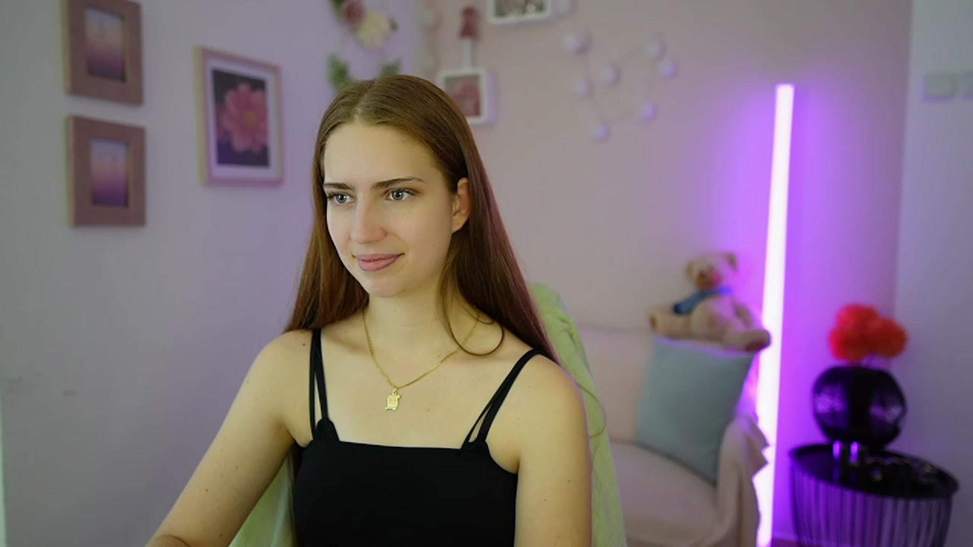 Gallery image thumbnail from Naomi_Woods18's myfreecams stream on, 12/31/2023, 13:20 image 12 of 20