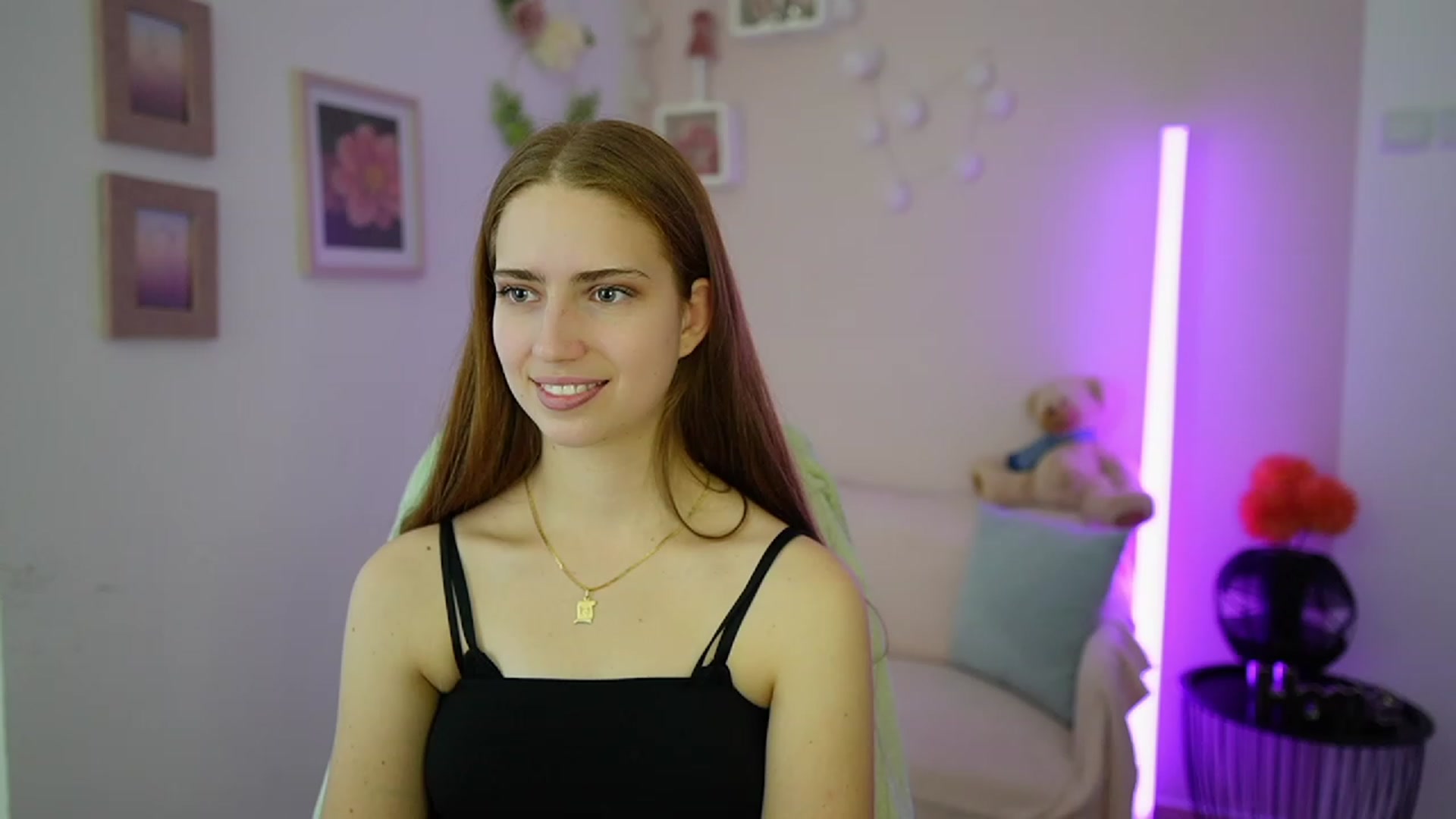 Gallery image thumbnail from Naomi_Woods18's myfreecams stream on, 12/31/2023, 13:20 image 14 of 20