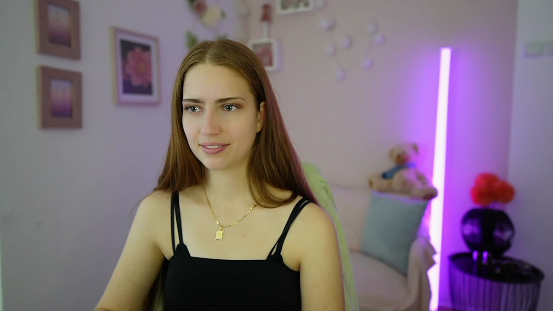 Gallery image thumbnail from Naomi_Woods18's myfreecams stream on, 12/31/2023, 13:20 image 6 of 20