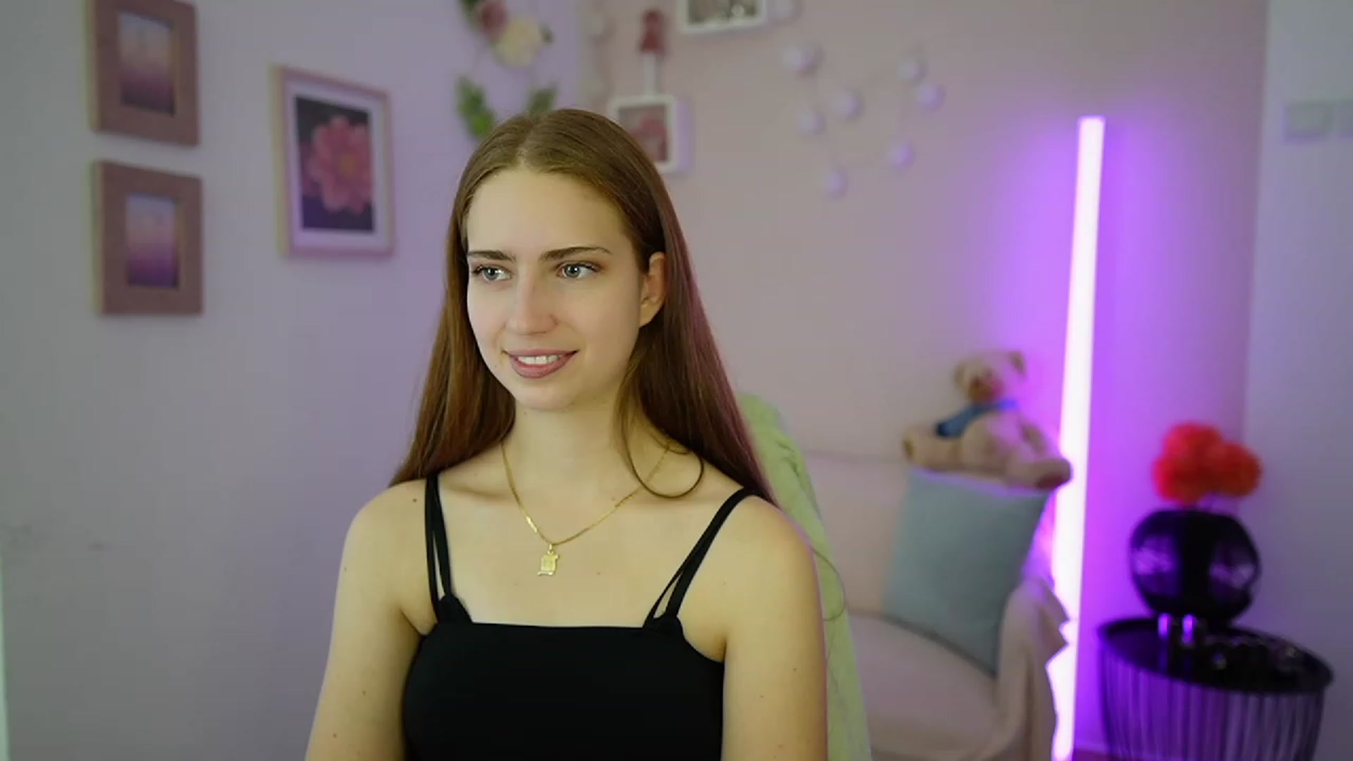 Gallery image thumbnail from Naomi_Woods18's myfreecams stream on, 12/31/2023, 13:20 image 13 of 20