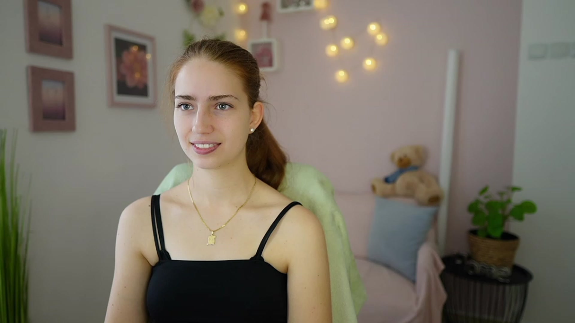 Gallery image thumbnail from Naomi_Woods18's myfreecams stream on, 01/04/2024, 09:50 image 9 of 20