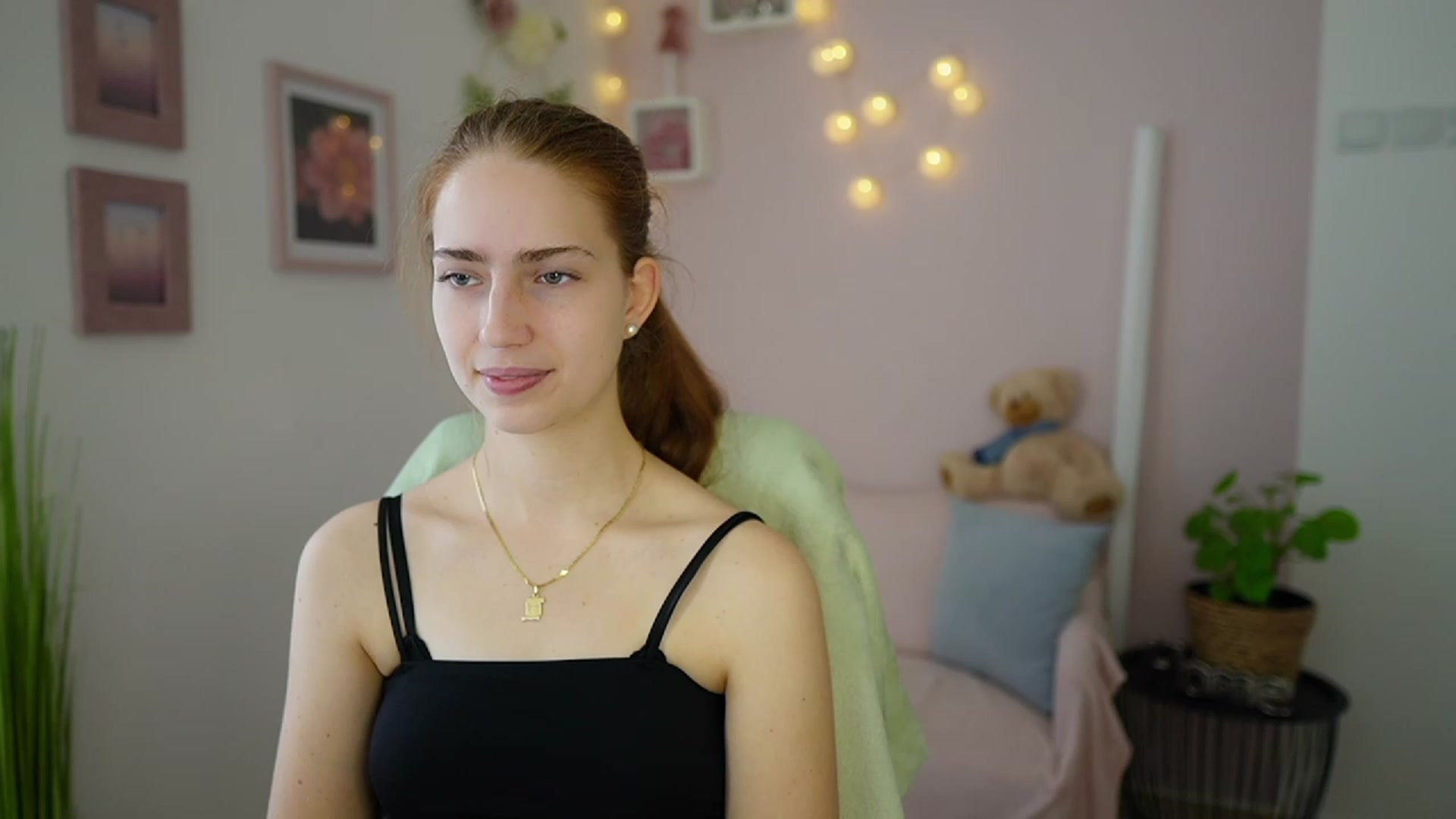 Gallery image thumbnail from Naomi_Woods18's myfreecams stream on, 01/04/2024, 09:50 image 10 of 20