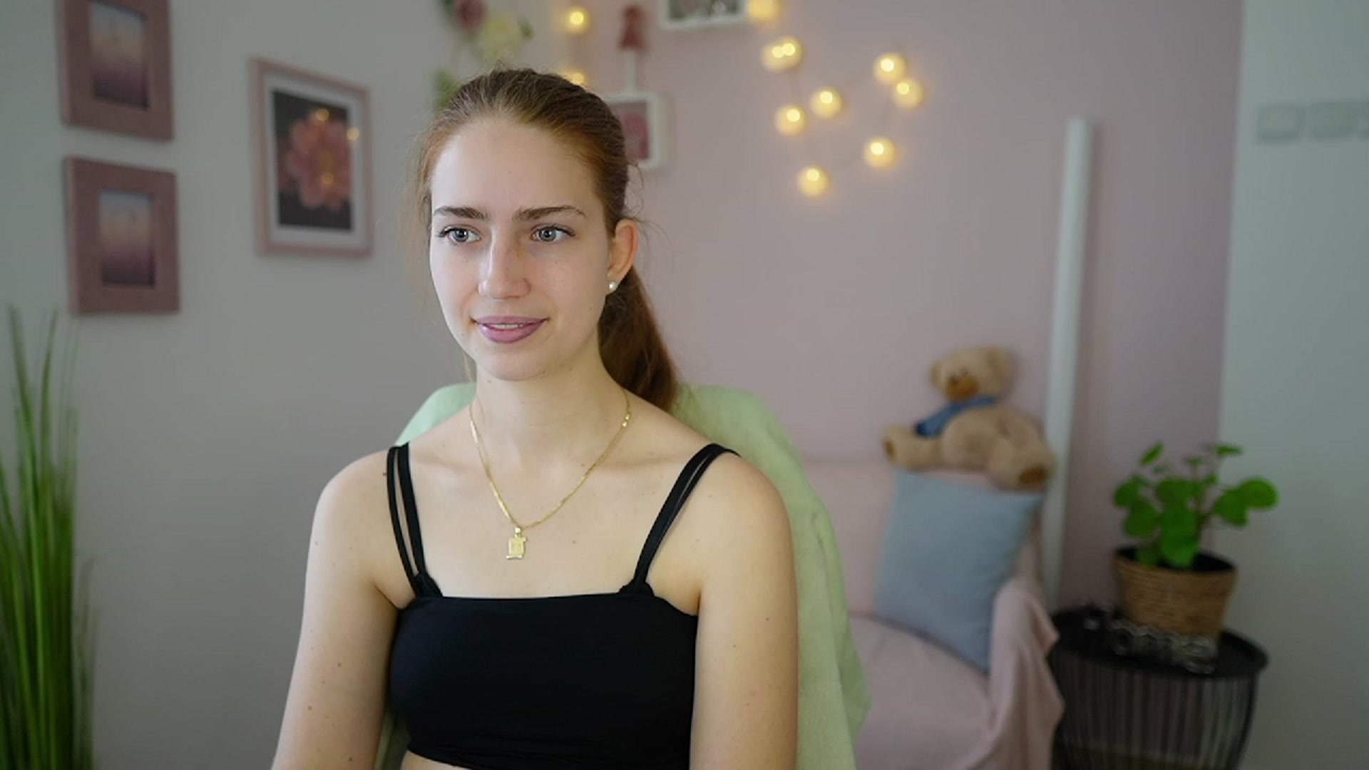 Gallery image thumbnail from Naomi_Woods18's myfreecams stream on, 01/04/2024, 09:50 image 18 of 20