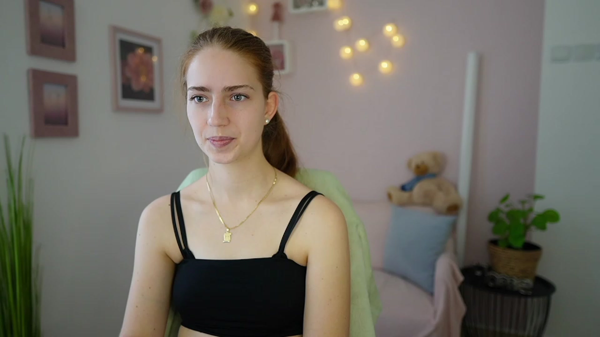 Gallery image thumbnail from Naomi_Woods18's myfreecams stream on, 01/04/2024, 09:50 image 17 of 20