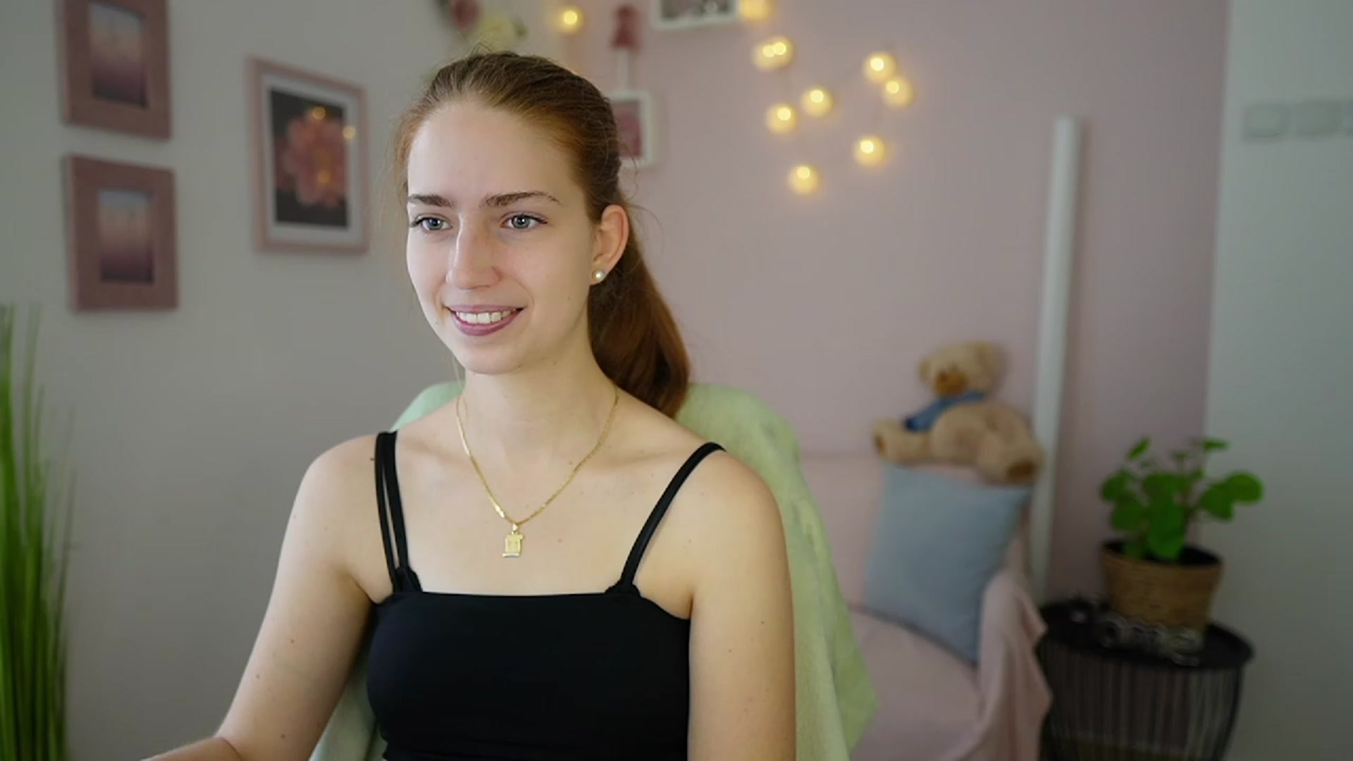 Gallery image thumbnail from Naomi_Woods18's myfreecams stream on, 01/04/2024, 09:50 image 4 of 20