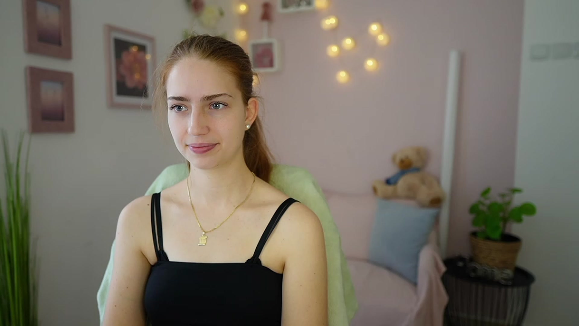 Gallery image thumbnail from Naomi_Woods18's myfreecams stream on, 01/04/2024, 10:47 image 5 of 20