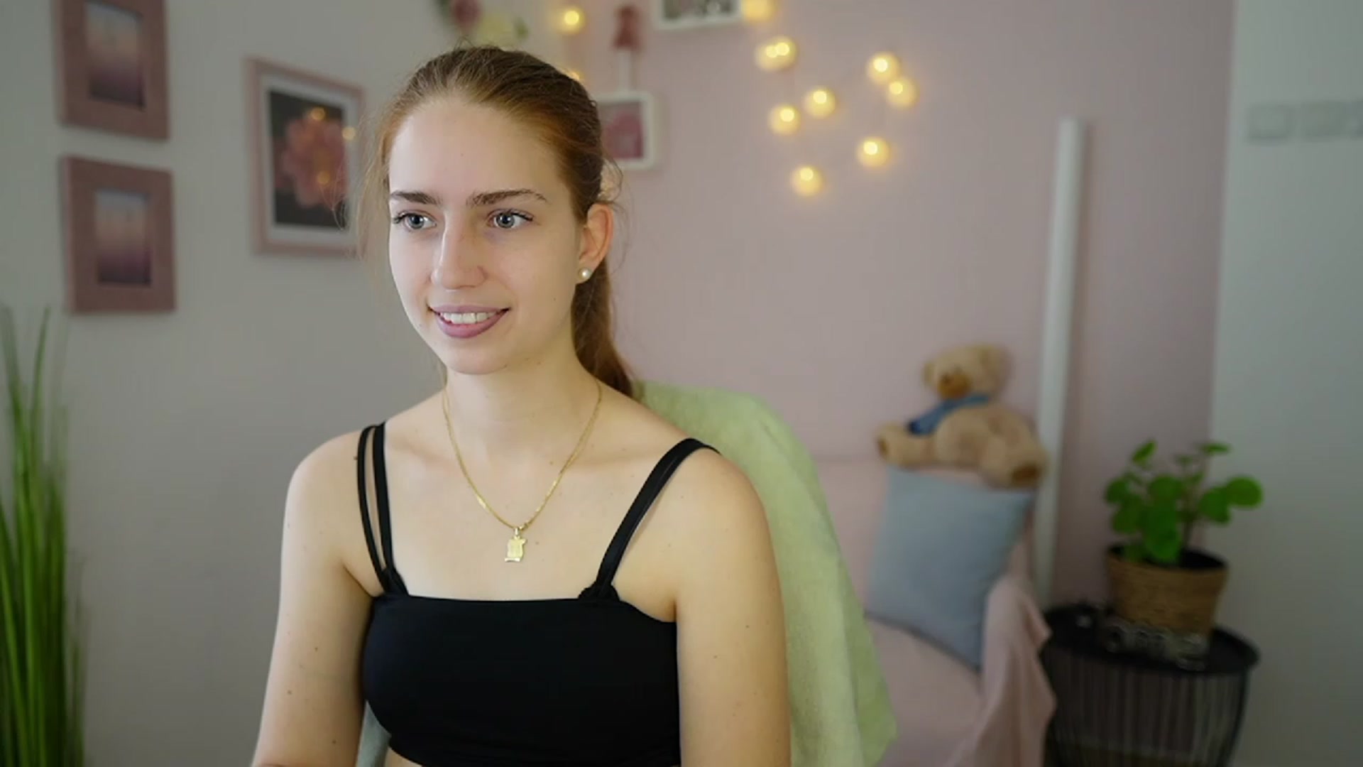 Gallery image thumbnail from Naomi_Woods18's myfreecams stream on, 01/04/2024, 10:47 image 17 of 20