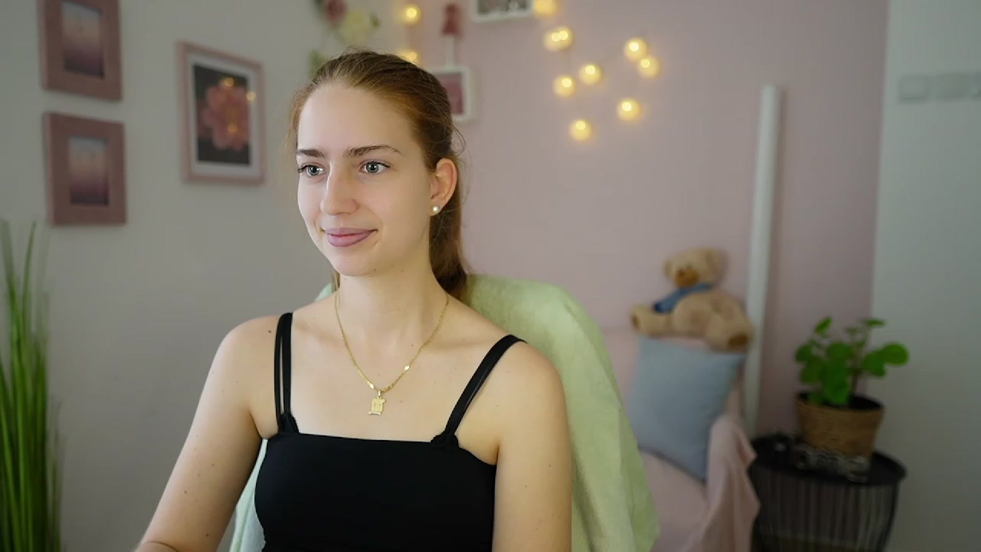 Gallery image thumbnail from Naomi_Woods18's myfreecams stream on, 01/04/2024, 10:47 image 18 of 20