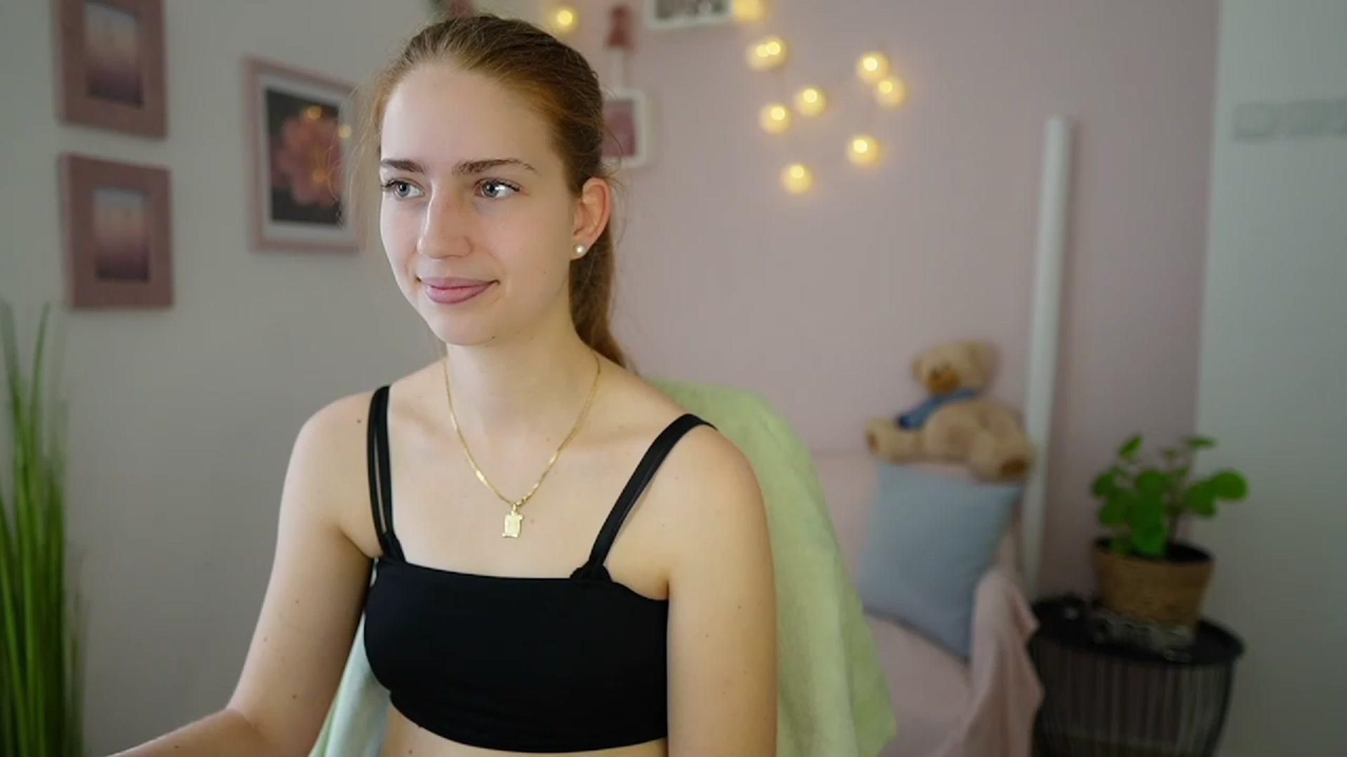 Gallery image thumbnail from Naomi_Woods18's myfreecams stream on, 01/04/2024, 10:47 image 15 of 20