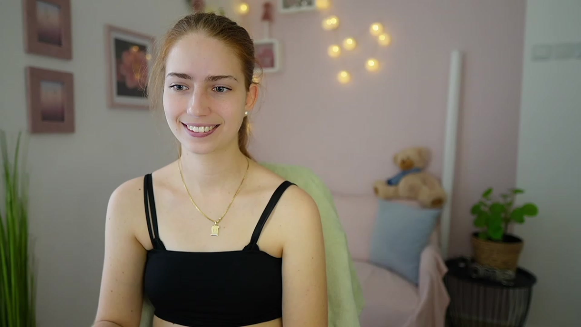 Gallery image thumbnail from Naomi_Woods18's myfreecams stream on, 01/04/2024, 10:47 image 16 of 20