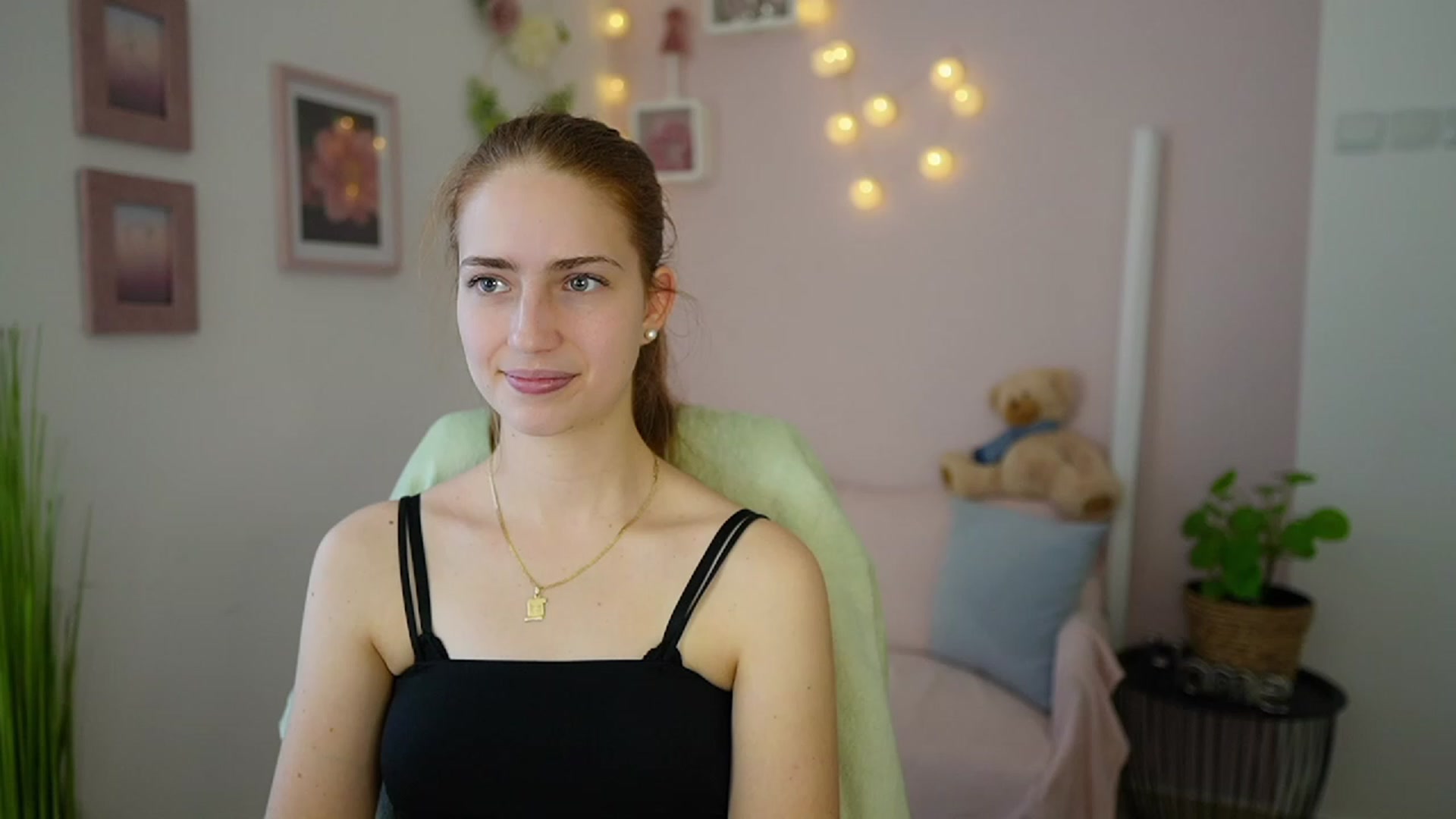 Gallery image thumbnail from Naomi_Woods18's myfreecams stream on, 01/04/2024, 12:22 image 18 of 20