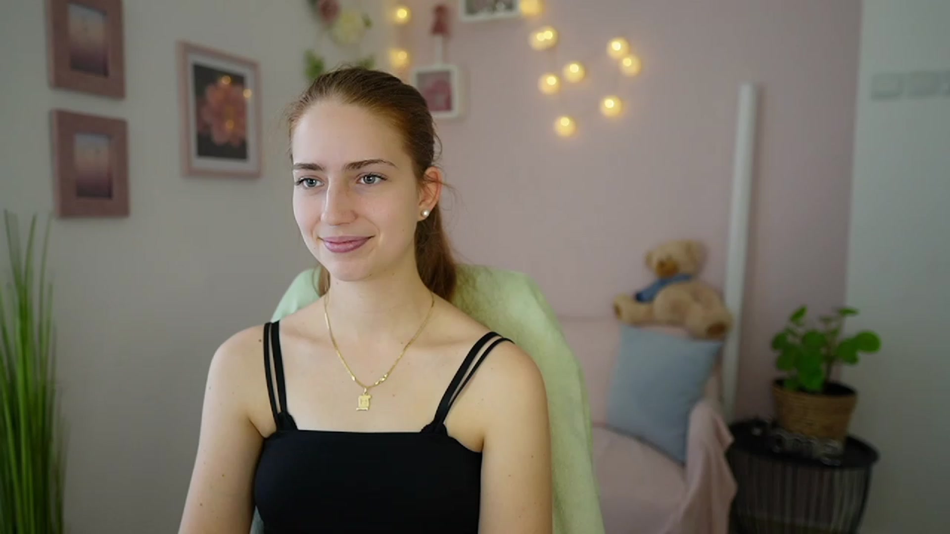 Gallery image thumbnail from Naomi_Woods18's myfreecams stream on, 01/04/2024, 12:22 image 3 of 20