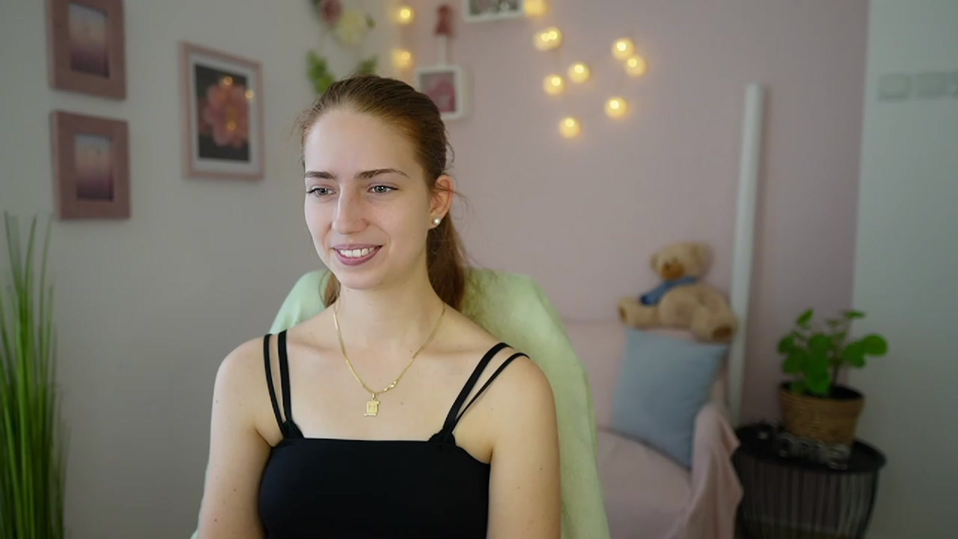 Gallery image thumbnail from Naomi_Woods18's myfreecams stream on, 01/04/2024, 12:22 image 7 of 20