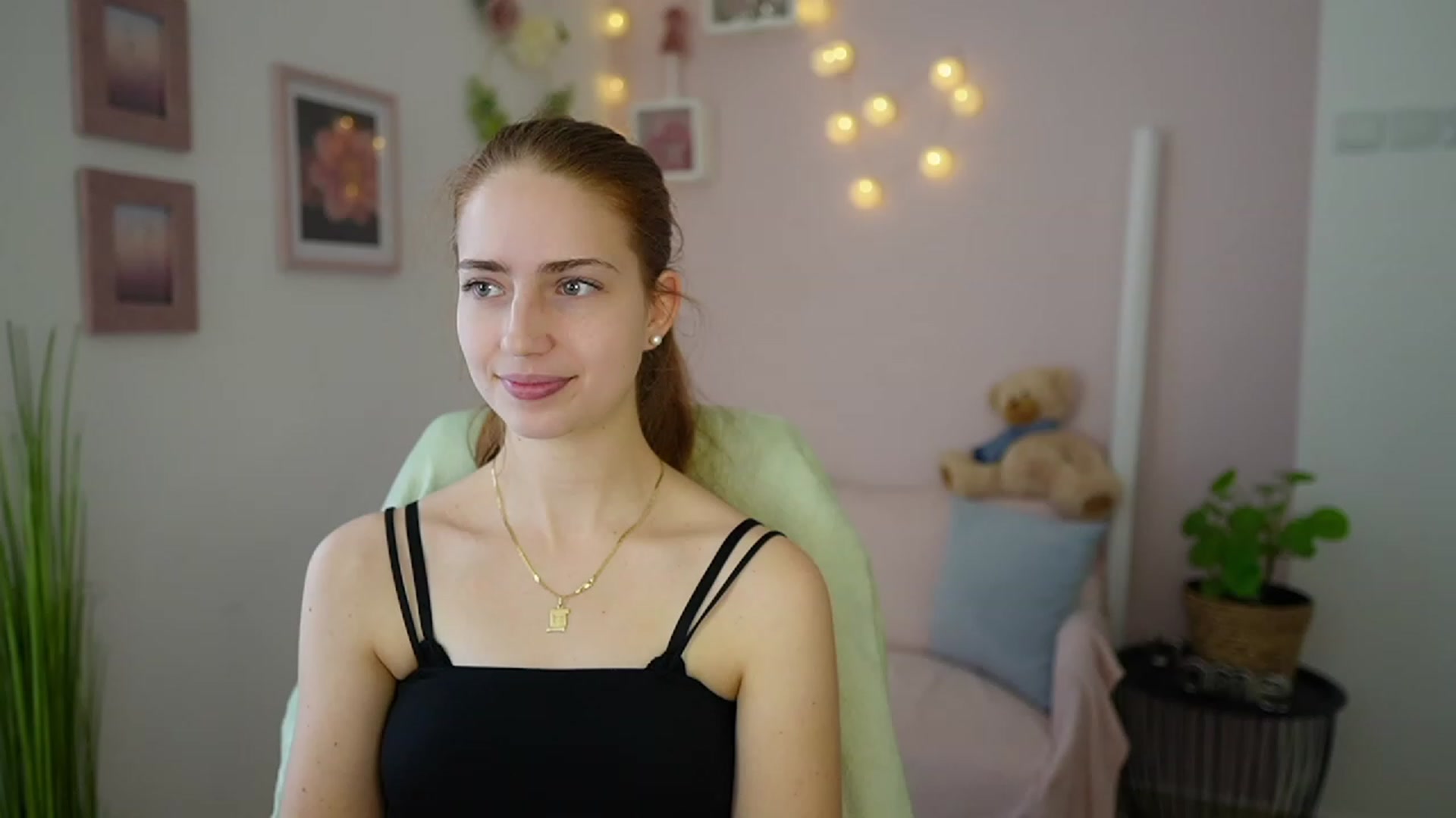 Gallery image thumbnail from Naomi_Woods18's myfreecams stream on, 01/04/2024, 12:22 image 6 of 20