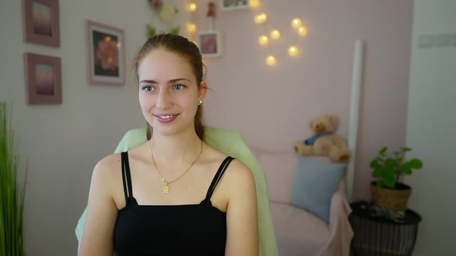 Gallery image thumbnail from Naomi_Woods18's myfreecams stream on, 01/04/2024, 12:22 image 16 of 20