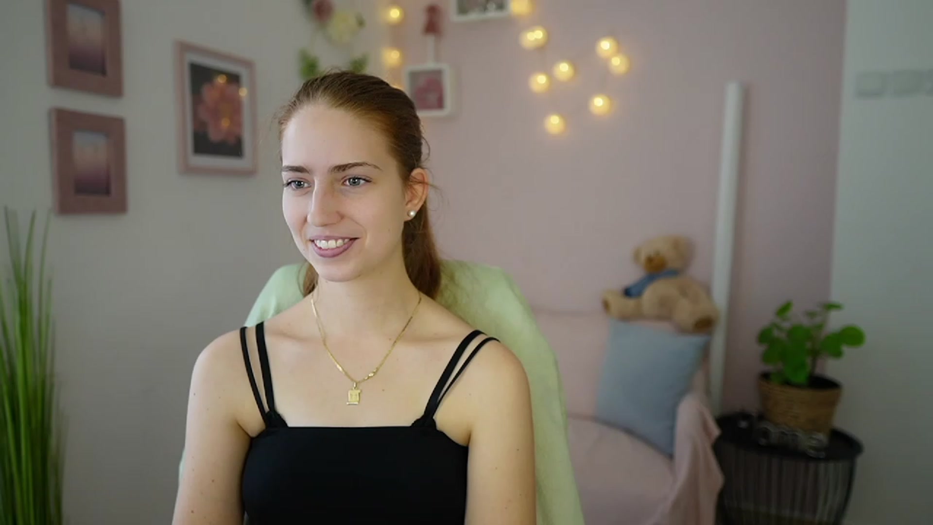 Gallery image thumbnail from Naomi_Woods18's myfreecams stream on, 01/04/2024, 12:22 image 5 of 20