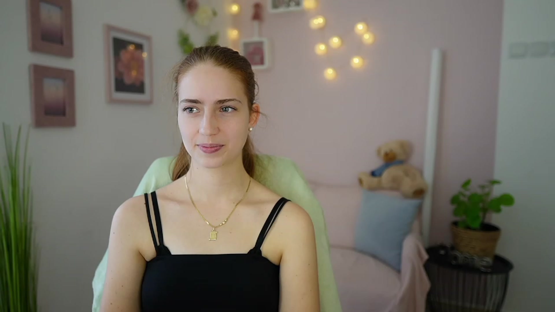 Gallery image thumbnail from Naomi_Woods18's myfreecams stream on, 01/04/2024, 12:22 image 9 of 20