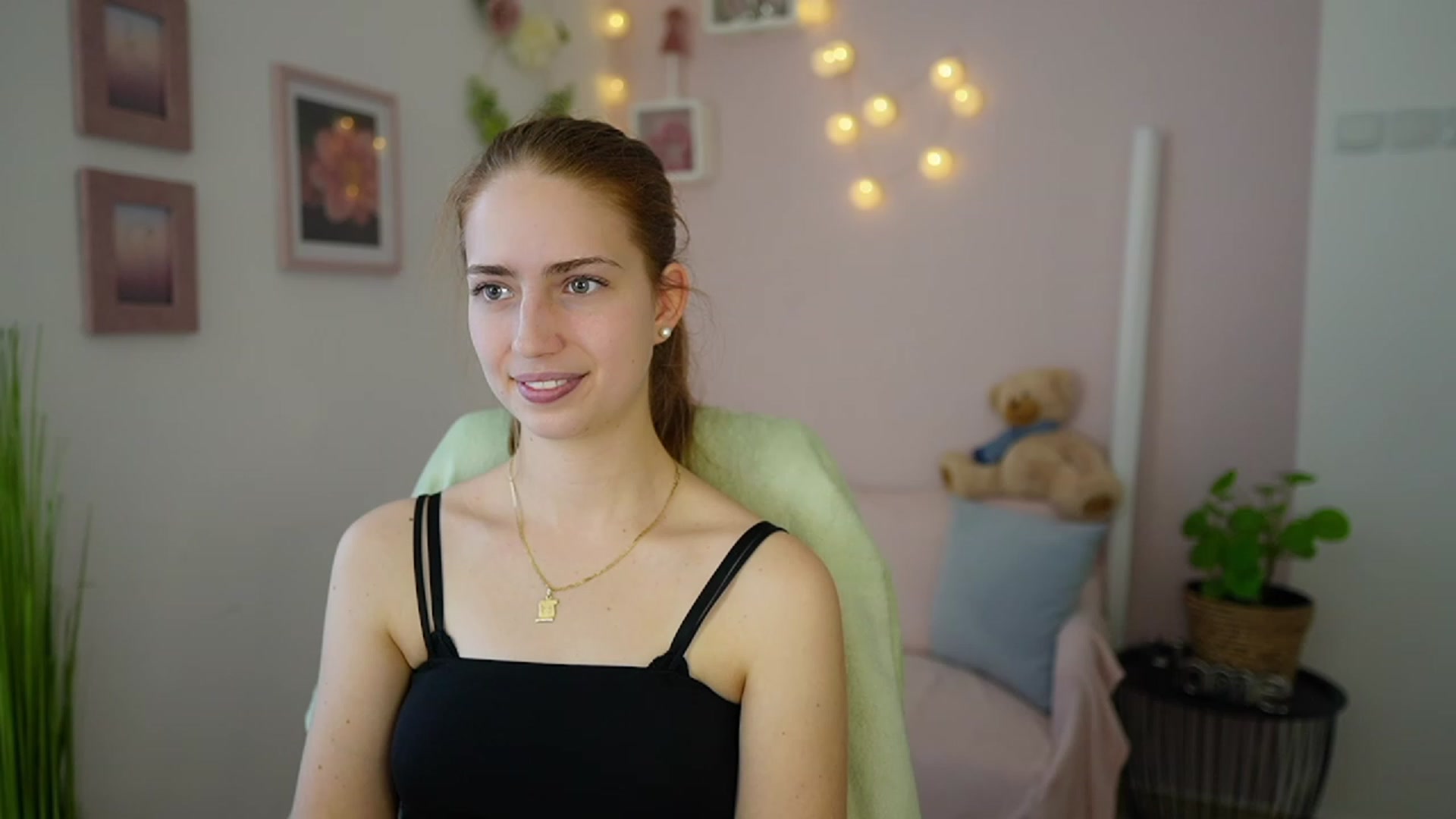 Gallery image thumbnail from Naomi_Woods18's myfreecams stream on, 01/04/2024, 12:22 image 19 of 20