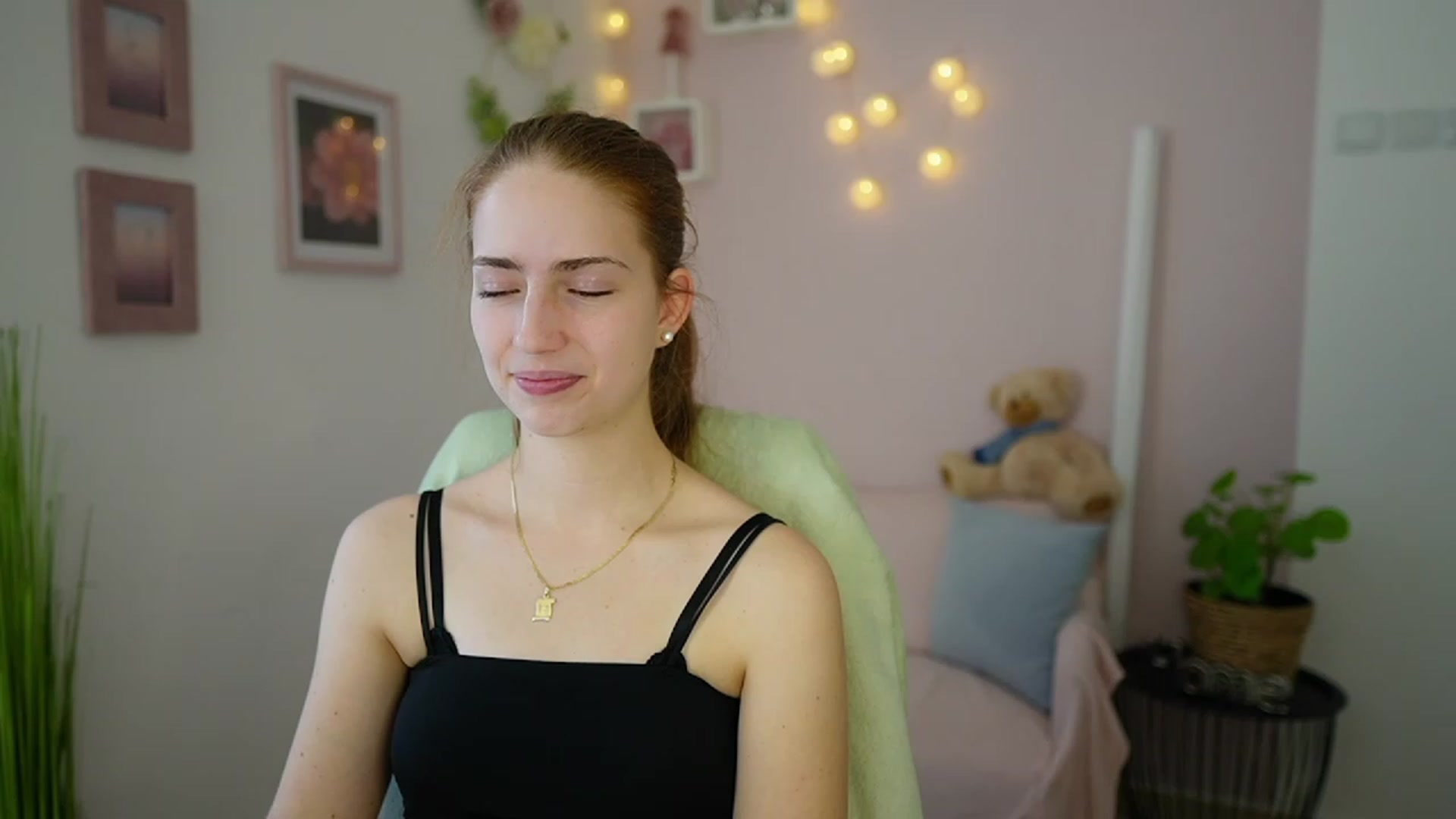 Gallery image thumbnail from Naomi_Woods18's myfreecams stream on, 01/04/2024, 12:22 image 17 of 20