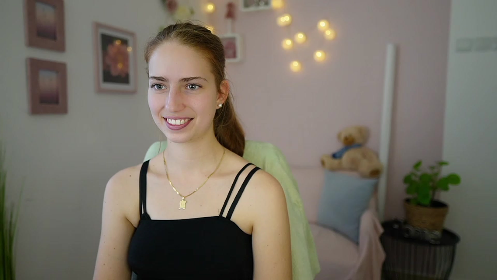 Gallery image thumbnail from Naomi_Woods18's myfreecams stream on, 01/04/2024, 14:02 image 13 of 20