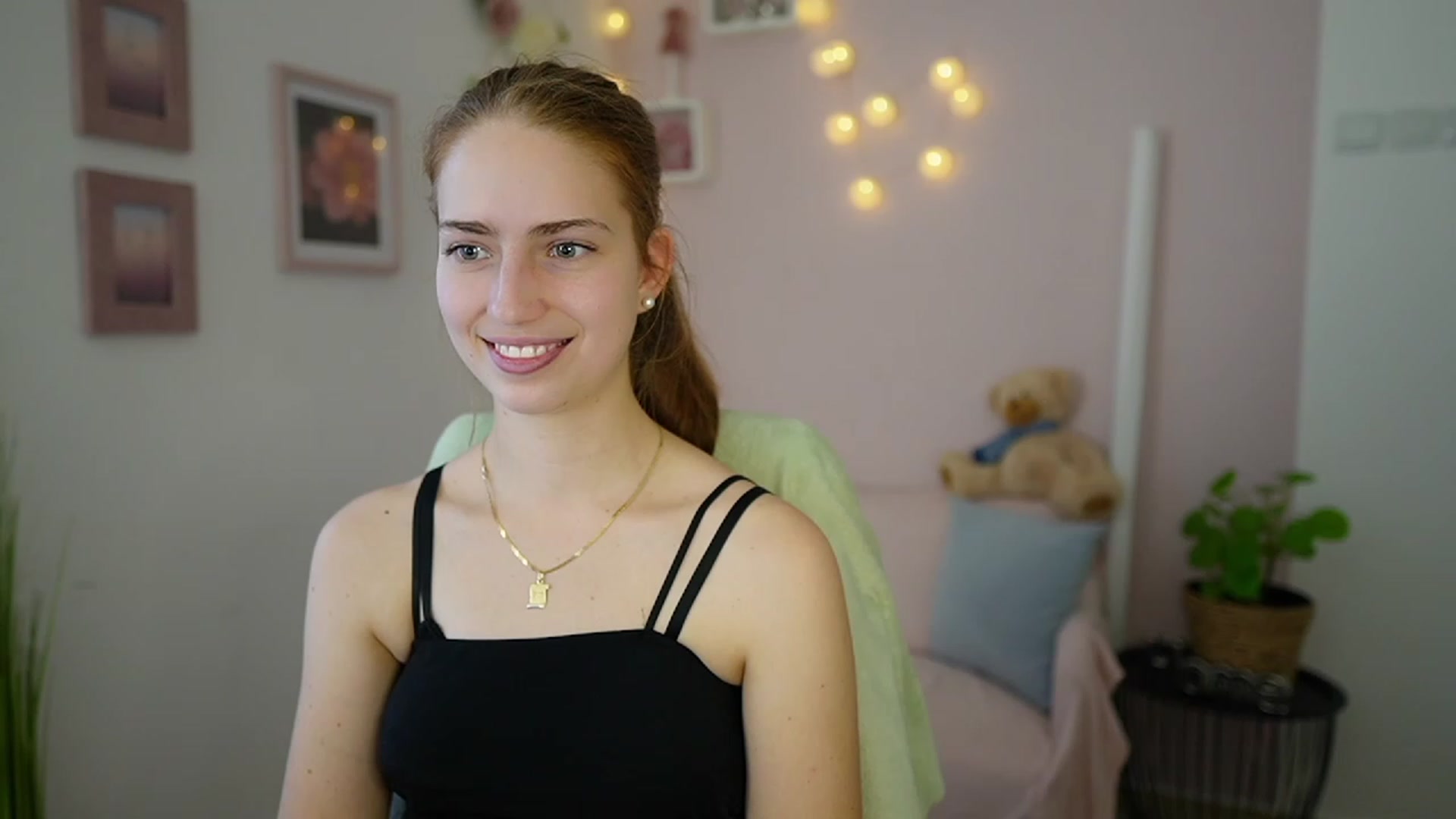 Gallery image thumbnail from Naomi_Woods18's myfreecams stream on, 01/04/2024, 14:02 image 12 of 20