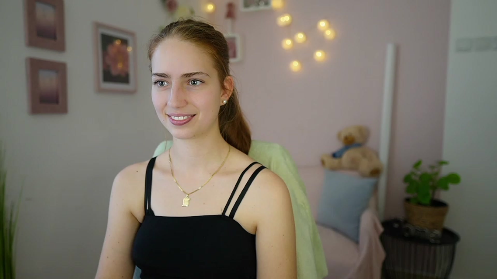 Gallery image thumbnail from Naomi_Woods18's myfreecams stream on, 01/04/2024, 14:02 image 11 of 20