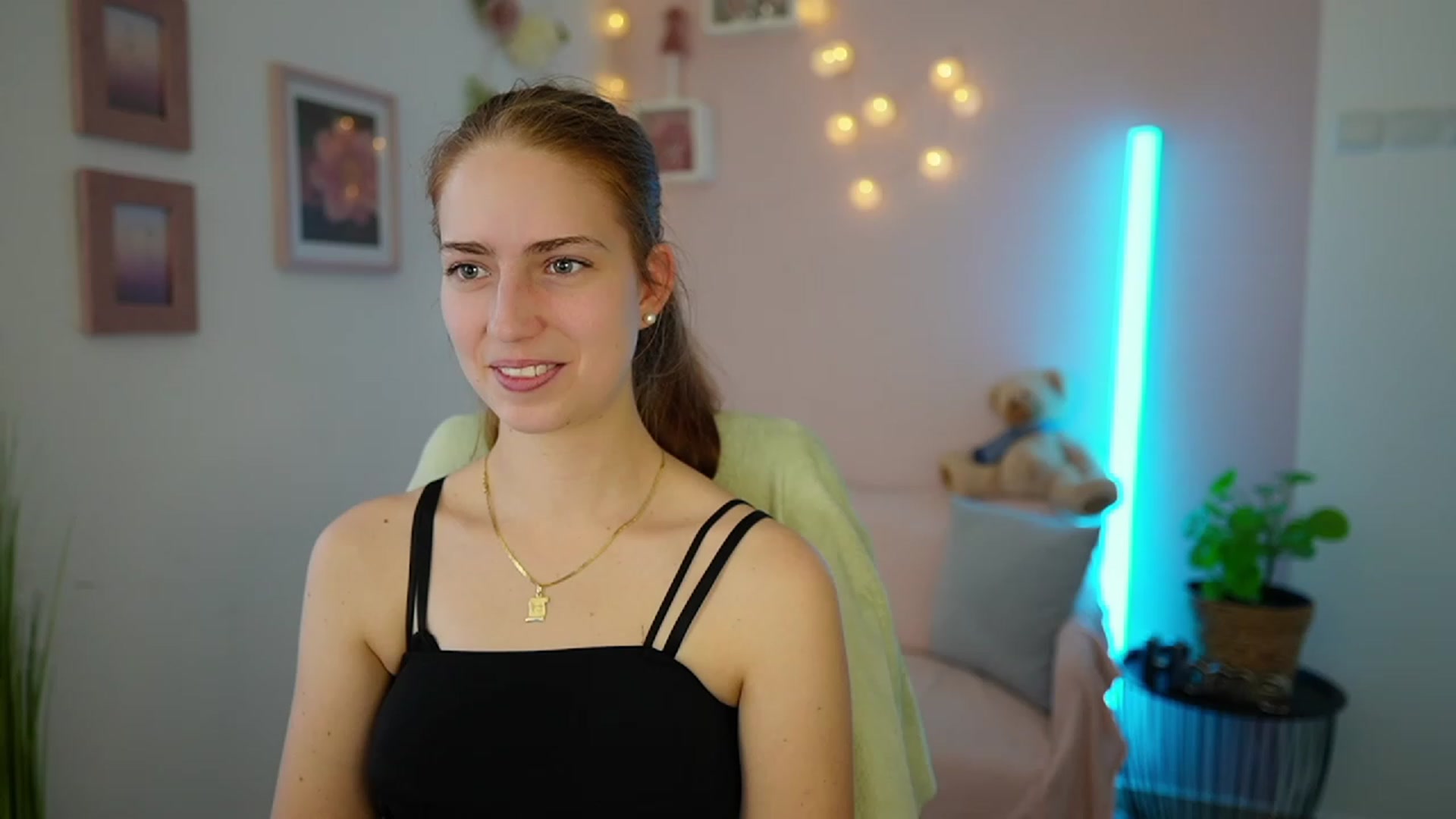 Gallery image thumbnail from Naomi_Woods18's myfreecams stream on, 01/04/2024, 14:02 image 18 of 20