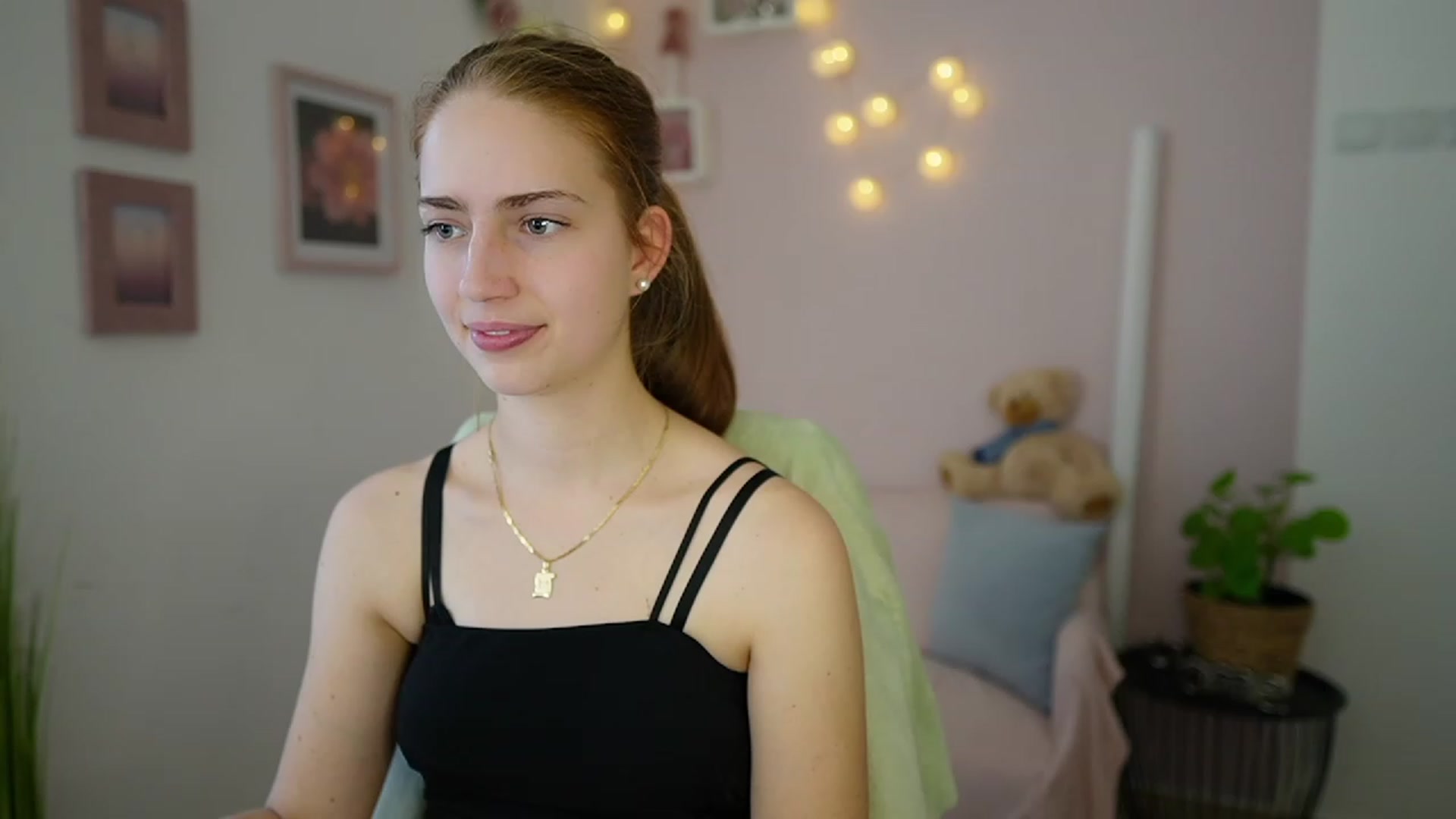 Gallery image thumbnail from Naomi_Woods18's myfreecams stream on, 01/04/2024, 14:02 image 8 of 20