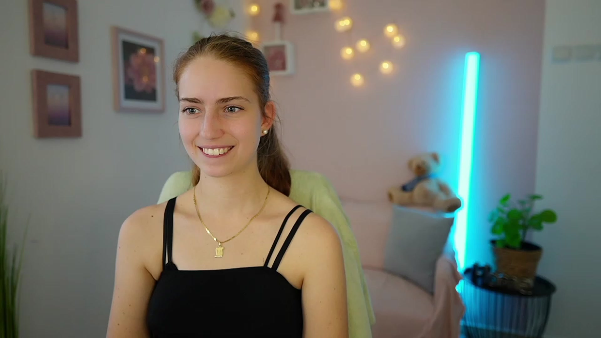 Gallery image thumbnail from Naomi_Woods18's myfreecams stream on, 01/04/2024, 14:02 image 17 of 20