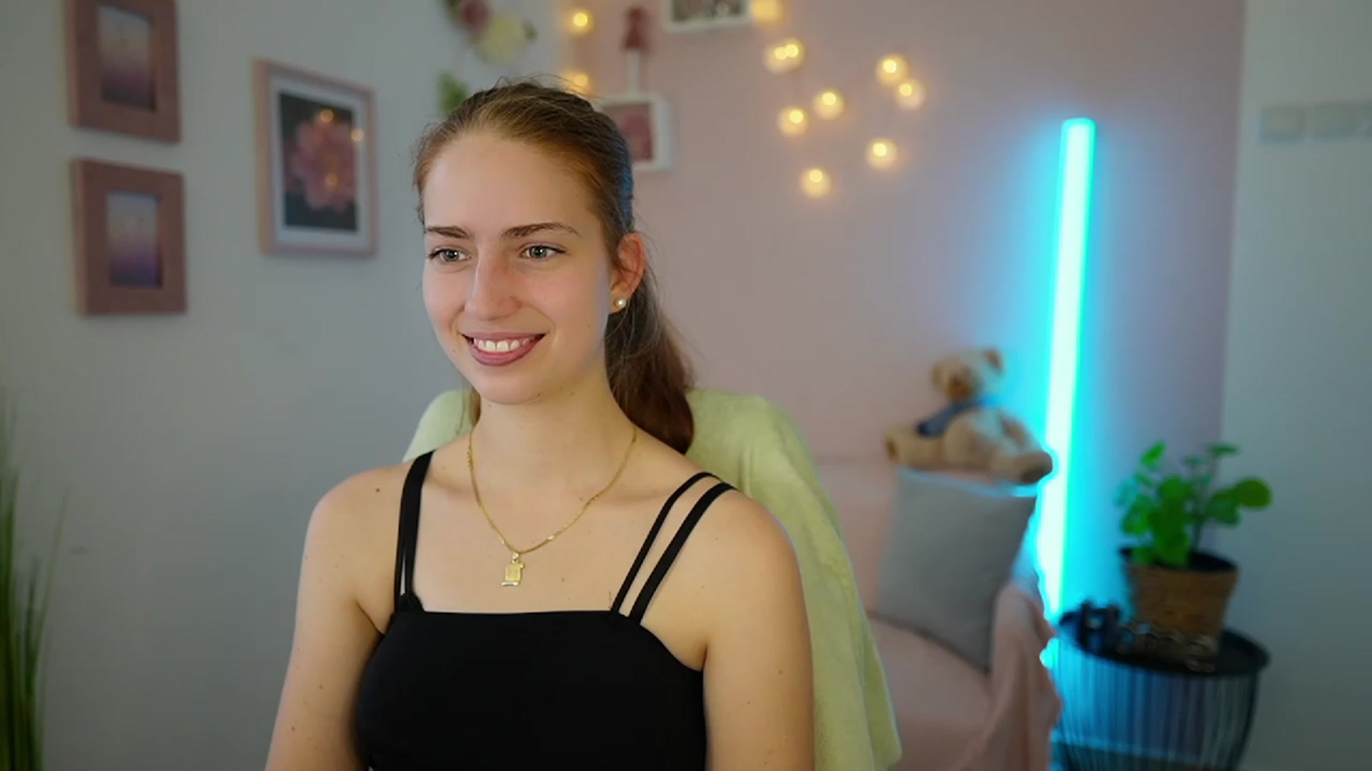 Gallery image thumbnail from Naomi_Woods18's myfreecams stream on, 01/04/2024, 14:02 image 19 of 20