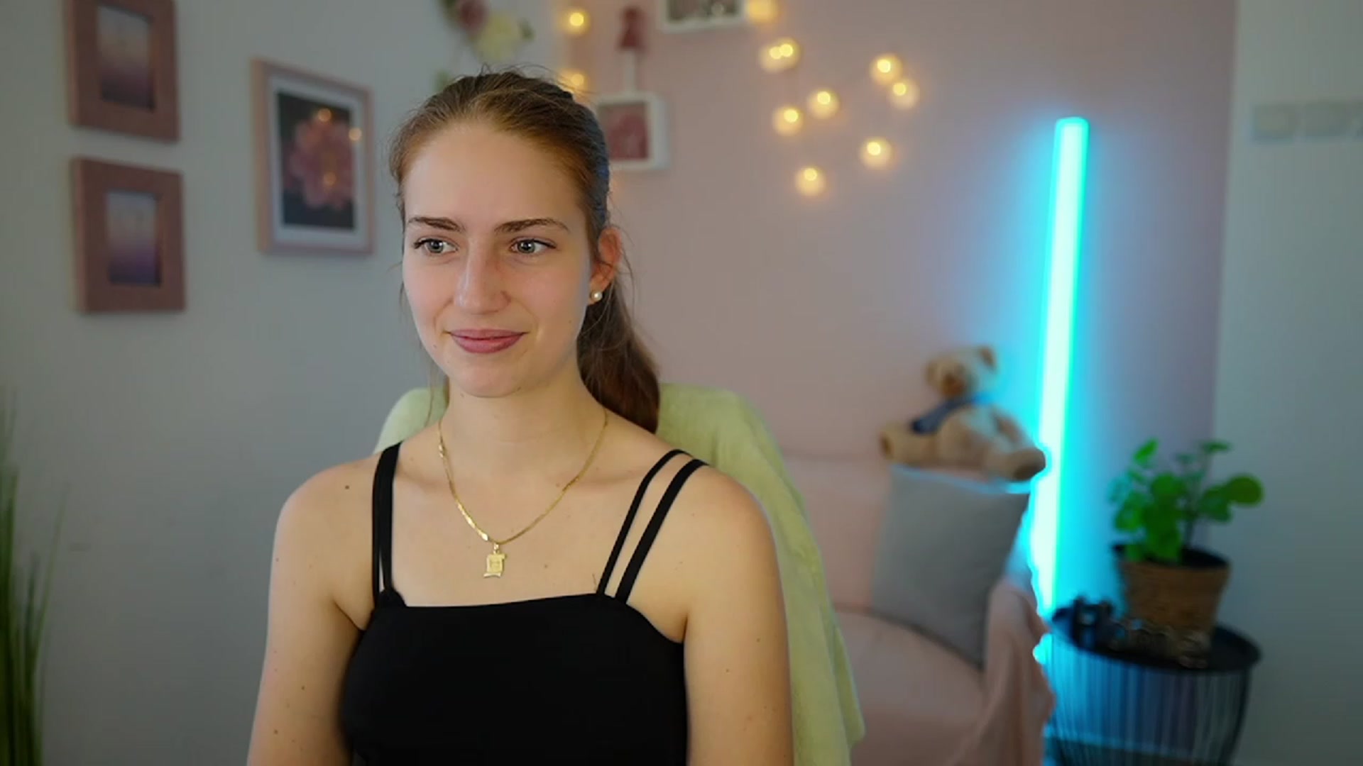 Gallery image thumbnail from Naomi_Woods18's myfreecams stream on, 01/04/2024, 14:02 image 15 of 20