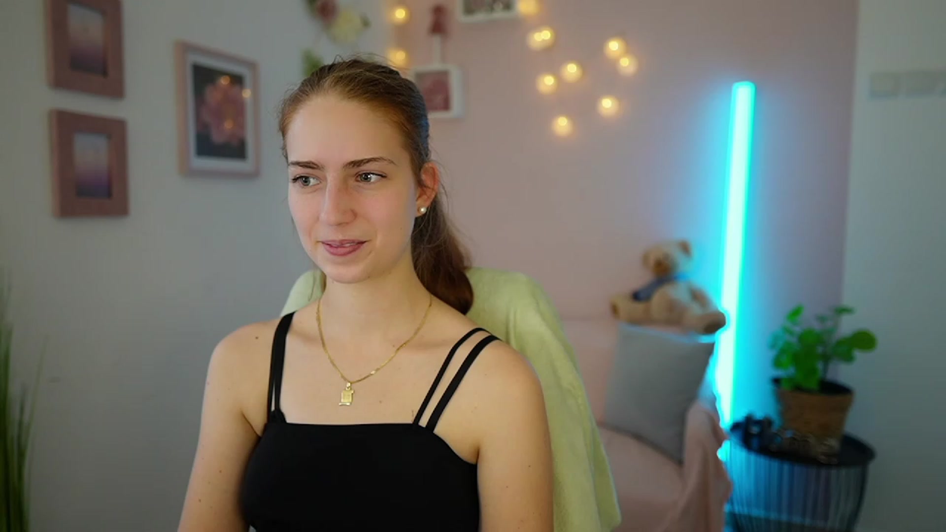 Gallery image thumbnail from Naomi_Woods18's myfreecams stream on, 01/04/2024, 14:02 image 20 of 20