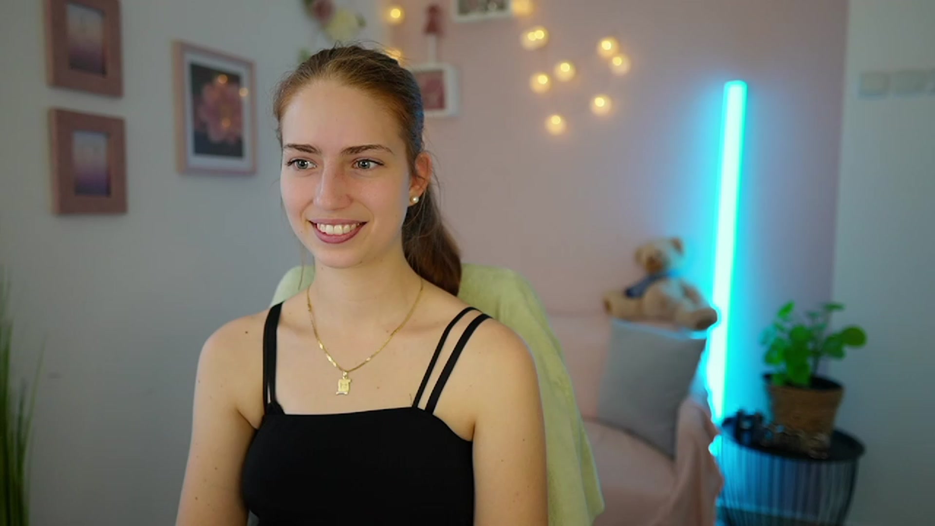 Gallery image thumbnail from Naomi_Woods18's myfreecams stream on, 01/04/2024, 14:02 image 14 of 20