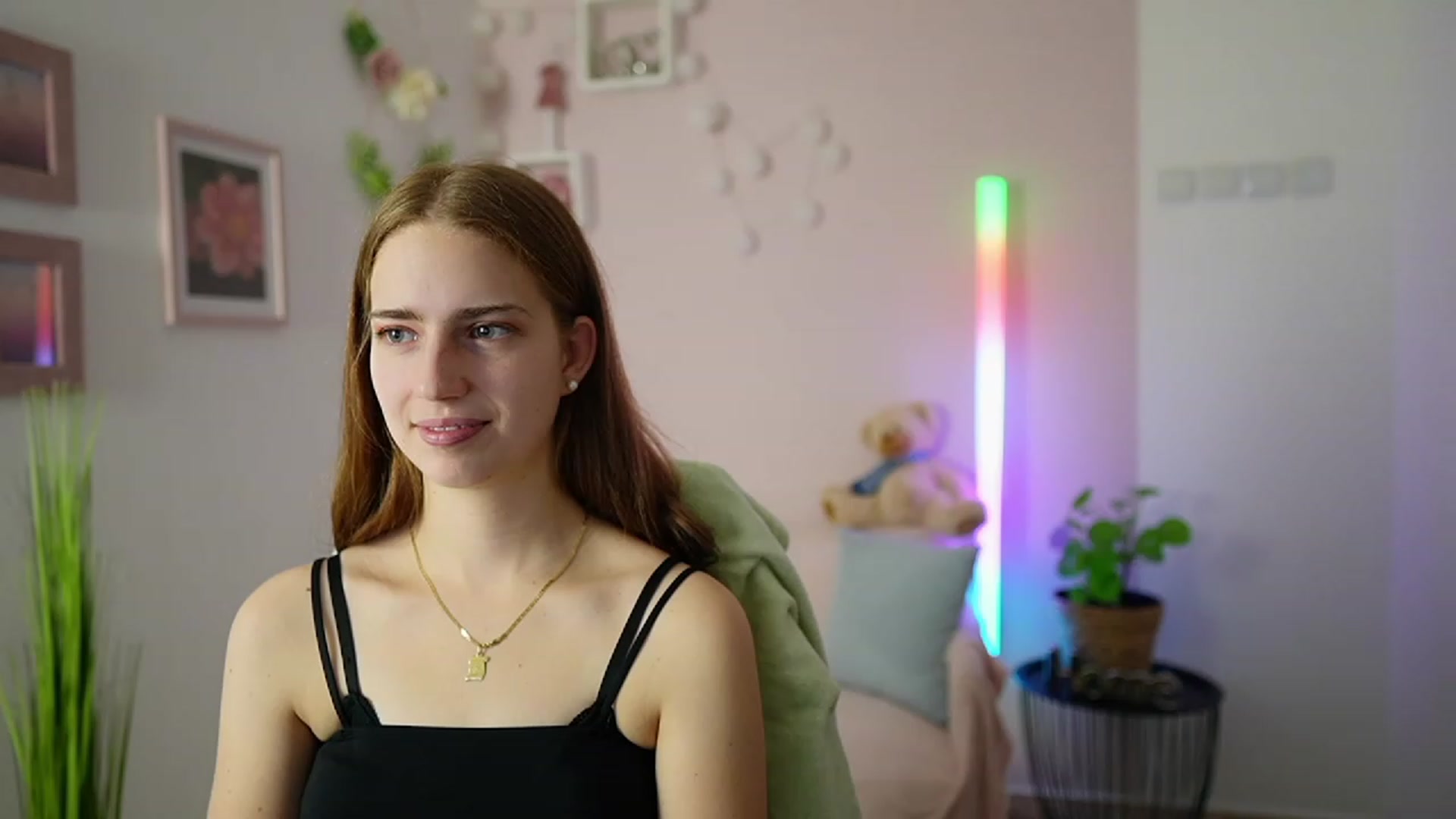 Gallery image thumbnail from Naomi_Woods18's myfreecams stream on, 01/06/2024, 13:58 image 12 of 20
