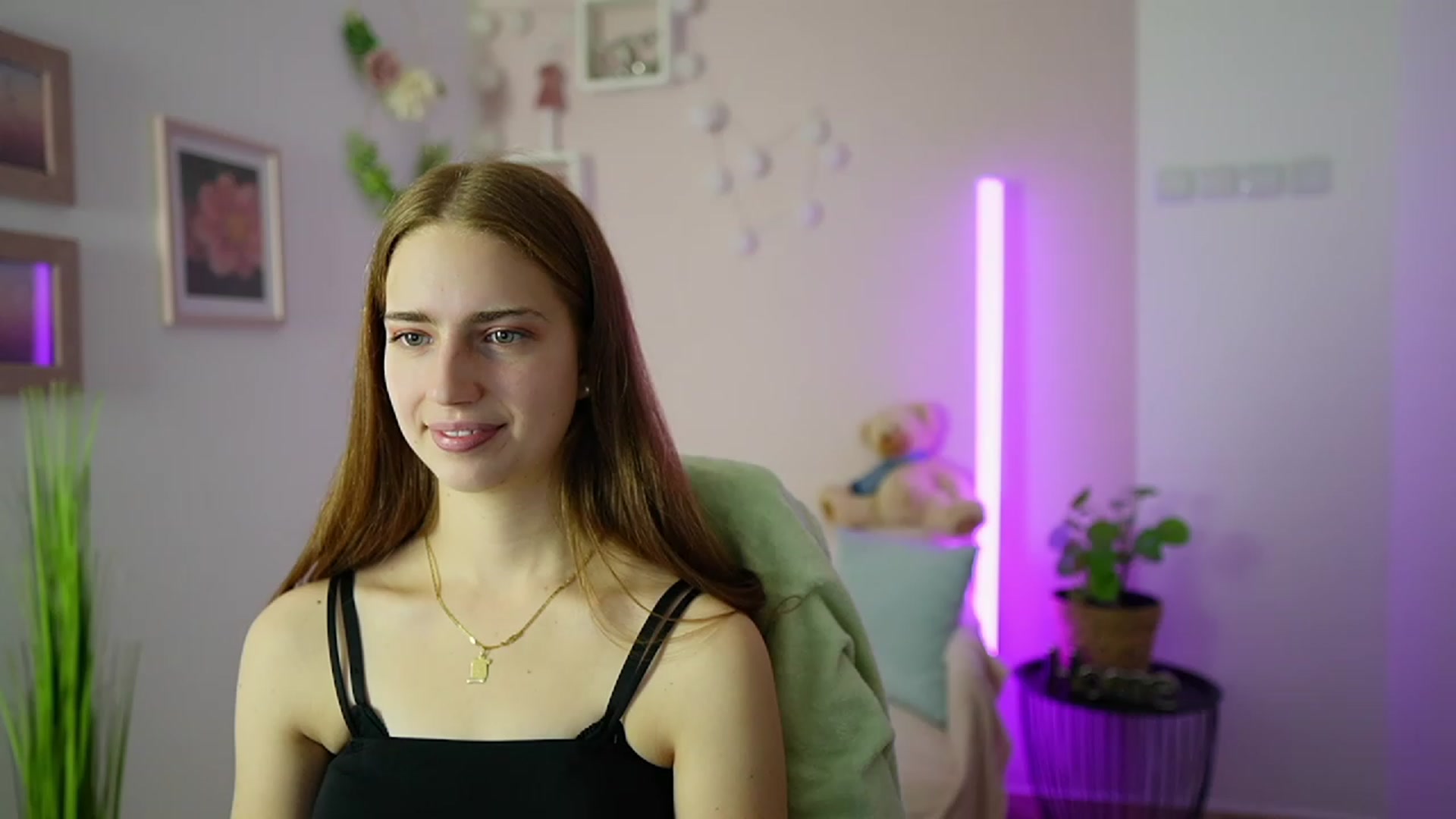 Gallery image thumbnail from Naomi_Woods18's myfreecams stream on, 01/06/2024, 13:58 image 20 of 20