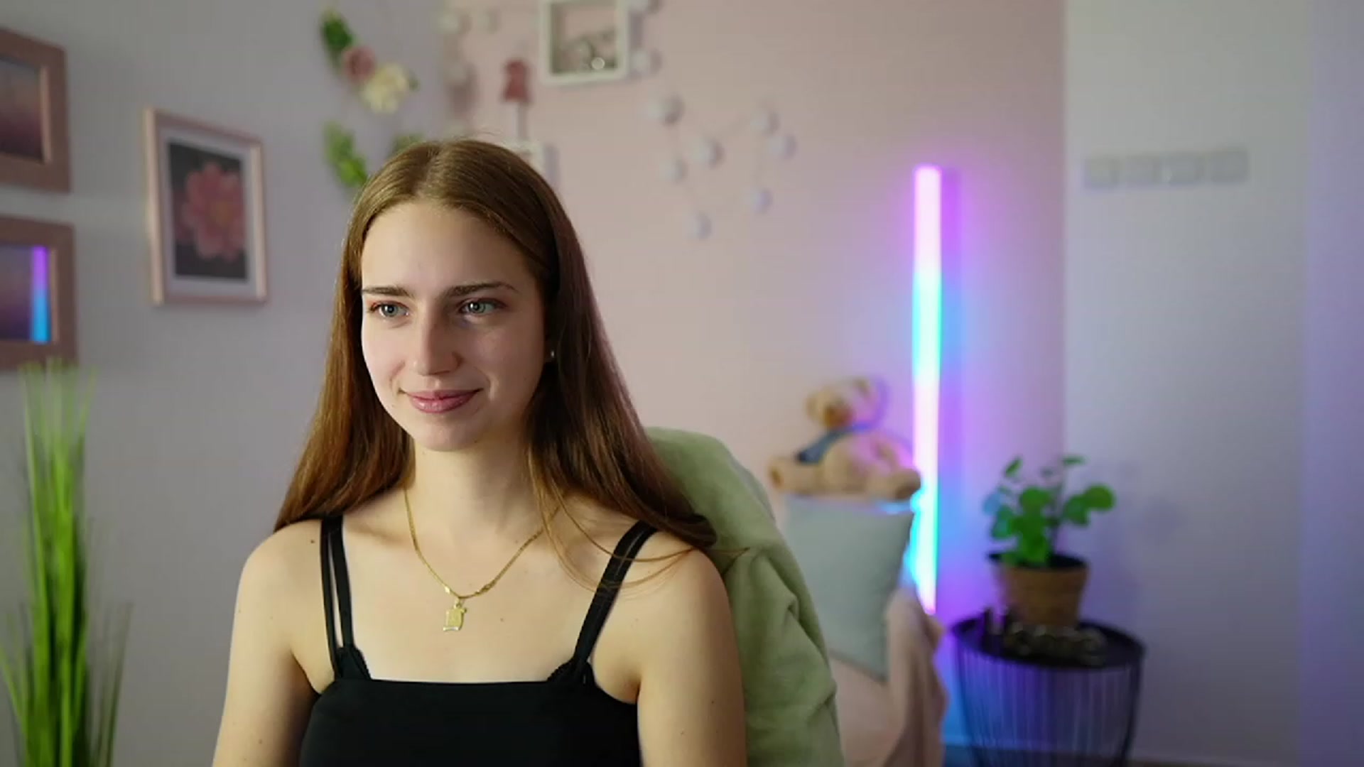 Gallery image thumbnail from Naomi_Woods18's myfreecams stream on, 01/06/2024, 13:58 image 17 of 20
