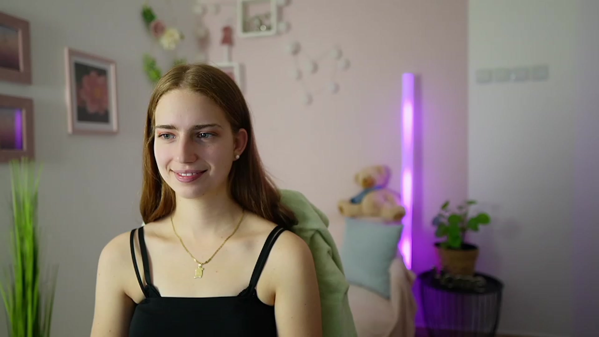 Gallery image thumbnail from Naomi_Woods18's myfreecams stream on, 01/06/2024, 13:58 image 10 of 20