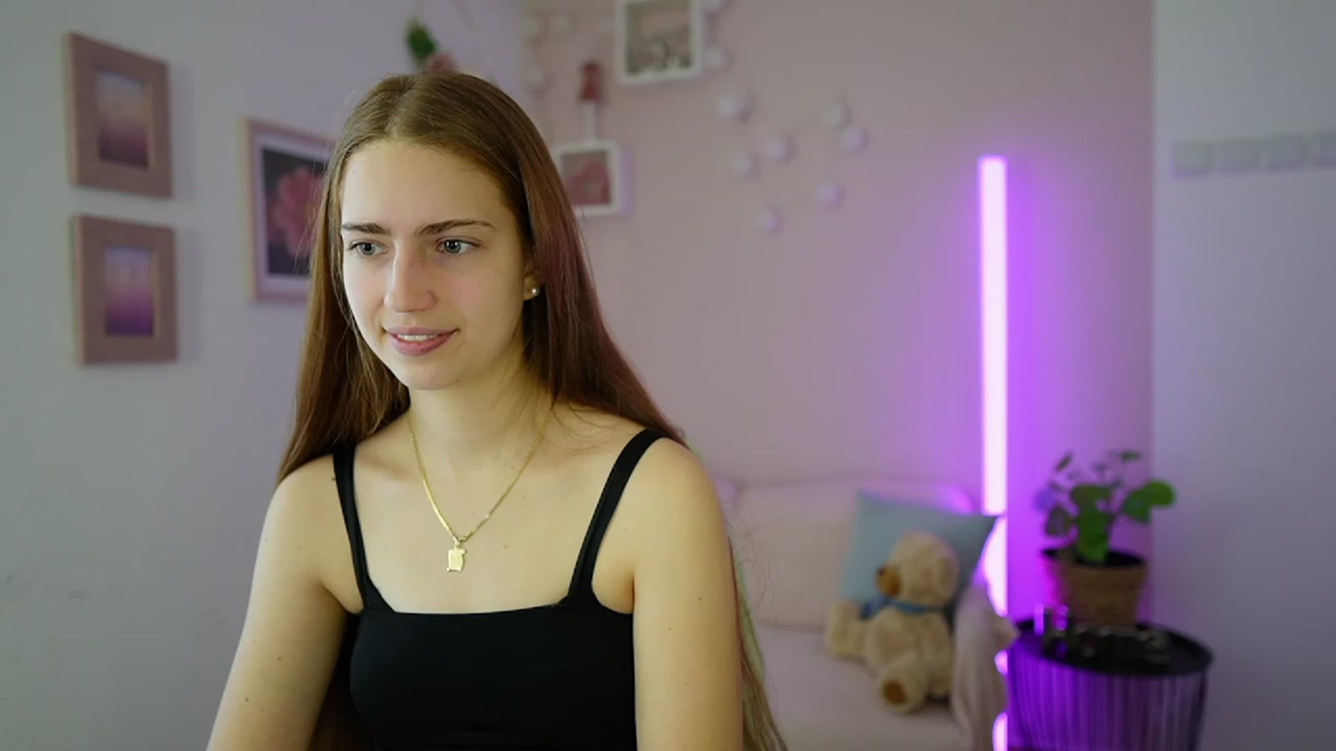 Gallery image thumbnail from Naomi_Woods18's myfreecams stream on, 01/10/2024, 09:37 image 3 of 20