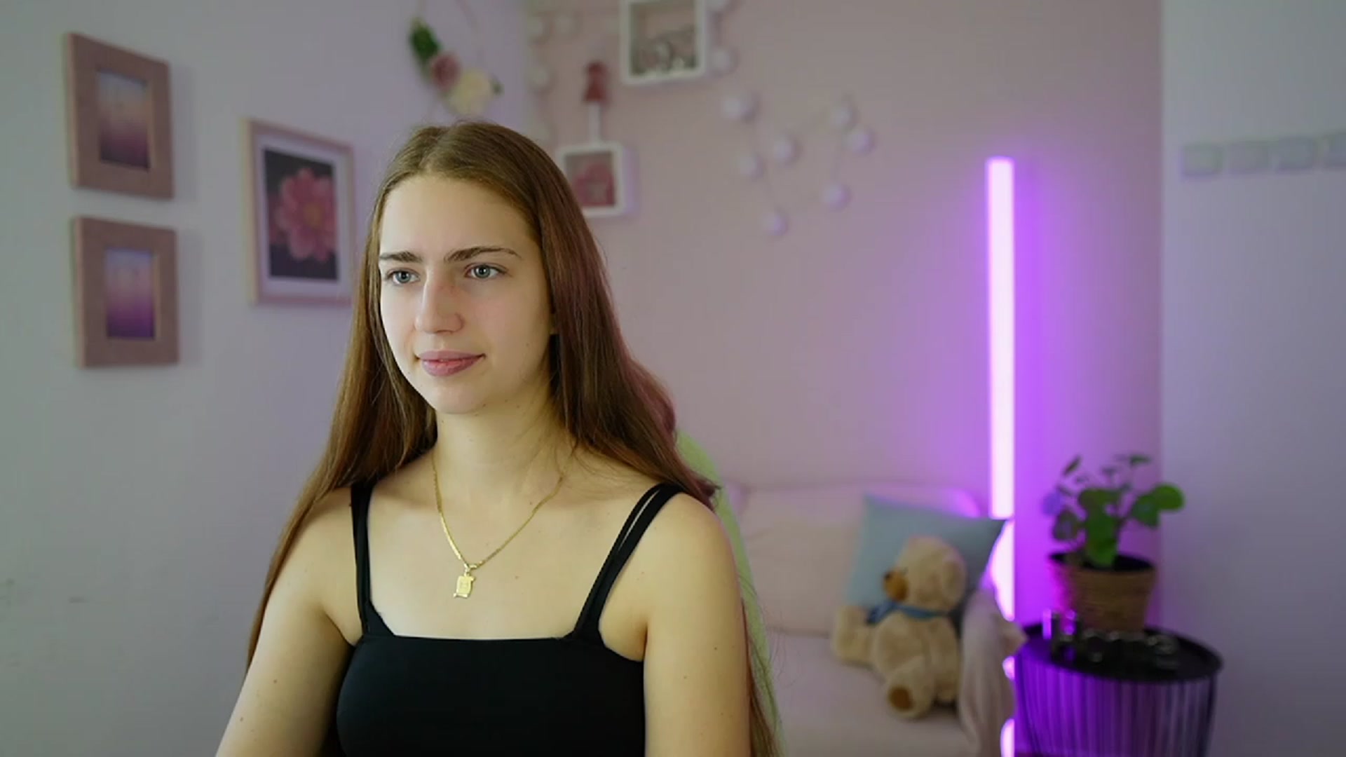 Gallery image thumbnail from Naomi_Woods18's myfreecams stream on, 01/10/2024, 09:37 image 11 of 20